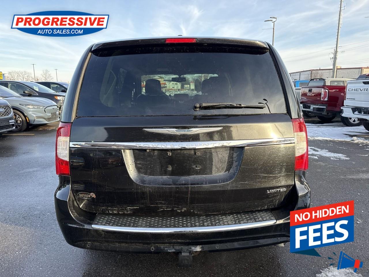 2015 Chrysler Town & Country Limited Photo