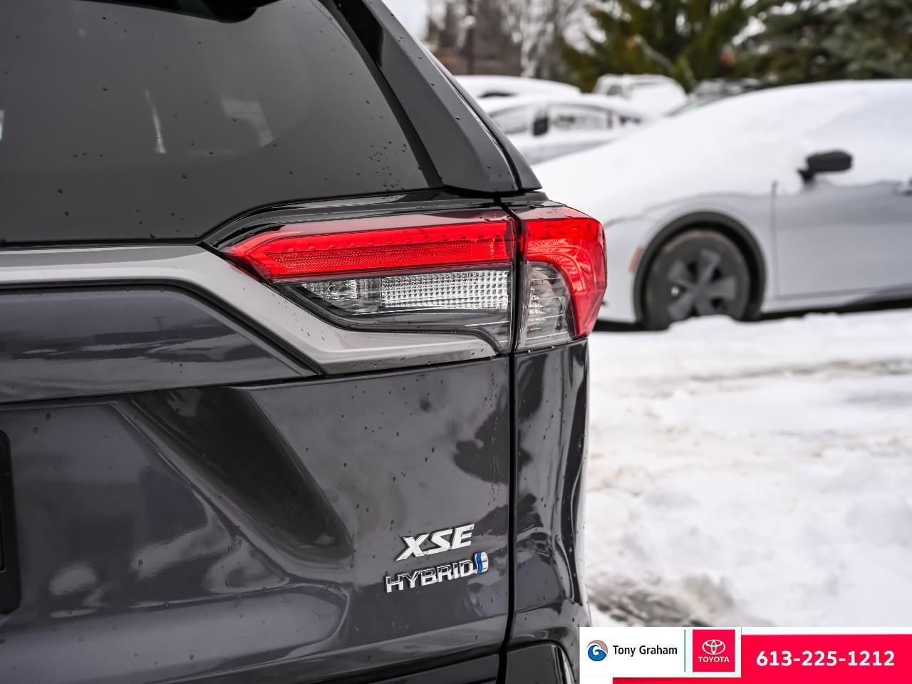 2022 Toyota RAV4 Hybrid XSE Photo4