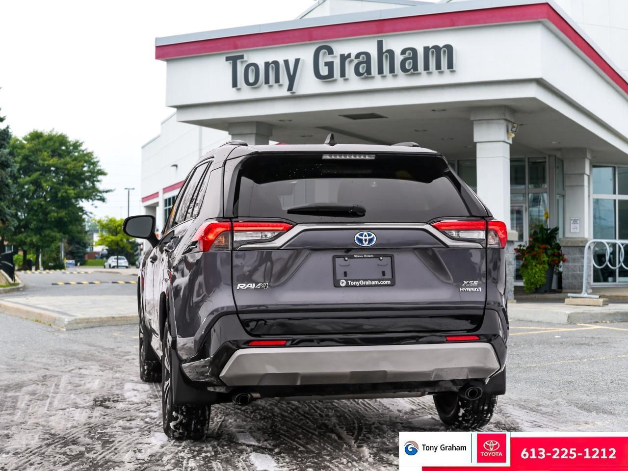 2022 Toyota RAV4 Hybrid XSE Photo2