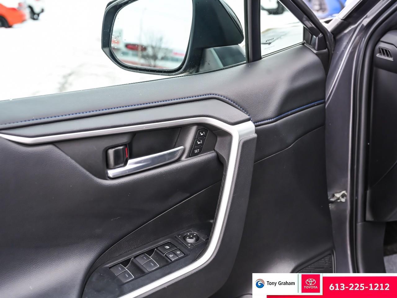 2022 Toyota RAV4 Hybrid XSE Photo