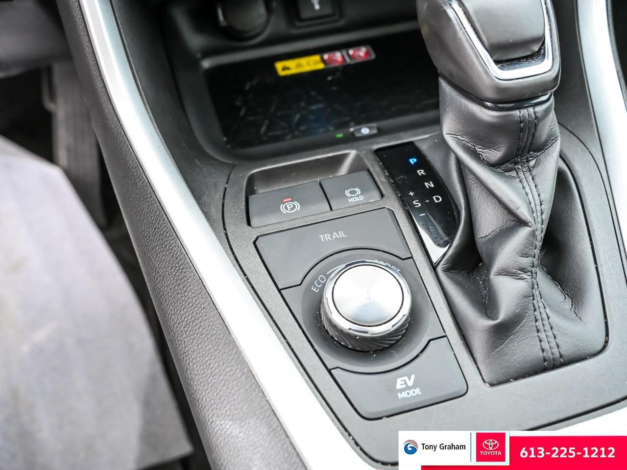 2022 Toyota RAV4 Hybrid XSE Photo