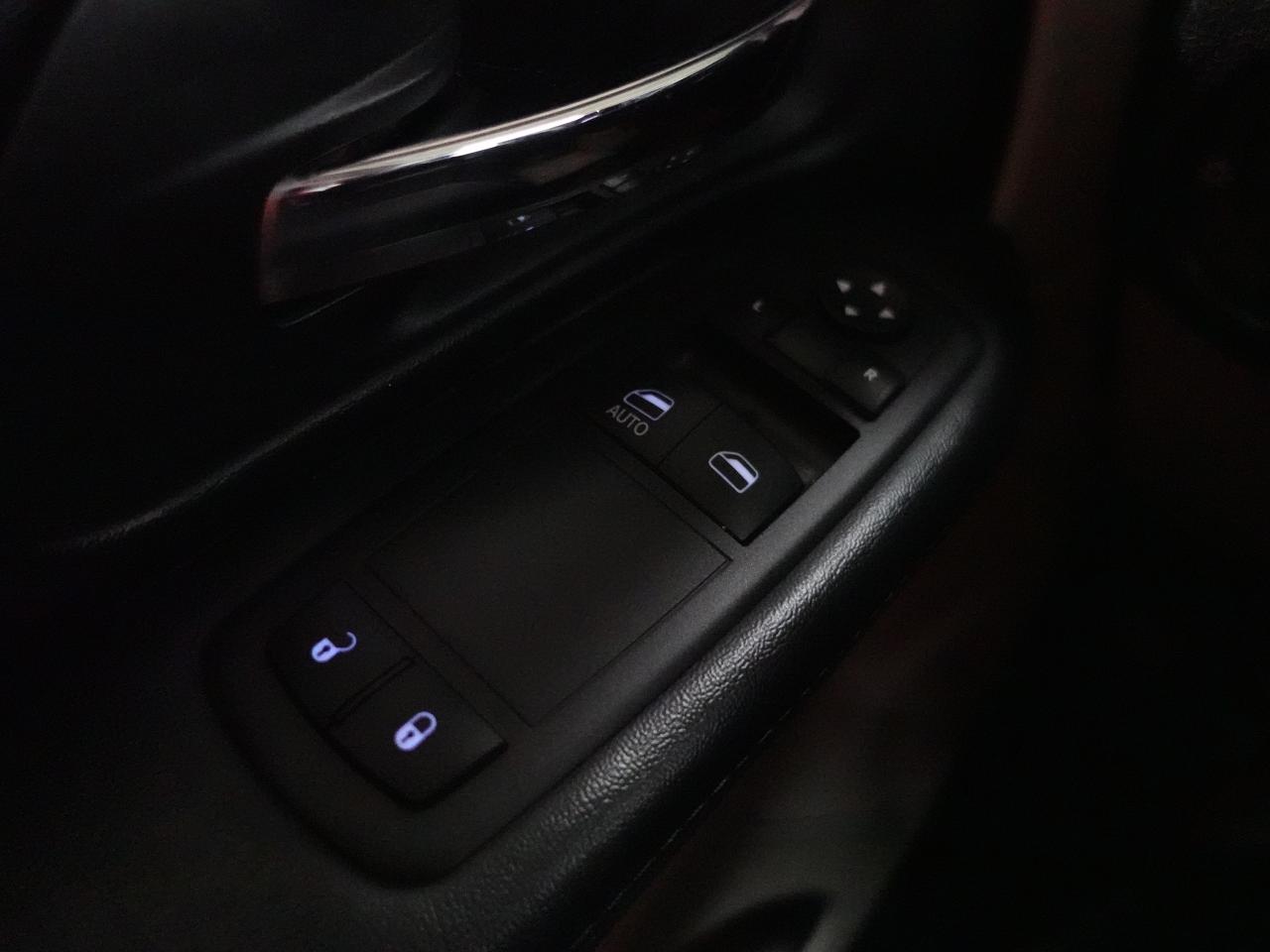 2020 Dodge Grand Caravan SXT | Navigation | StowGo | Backup Cam | Bluetooth Photo