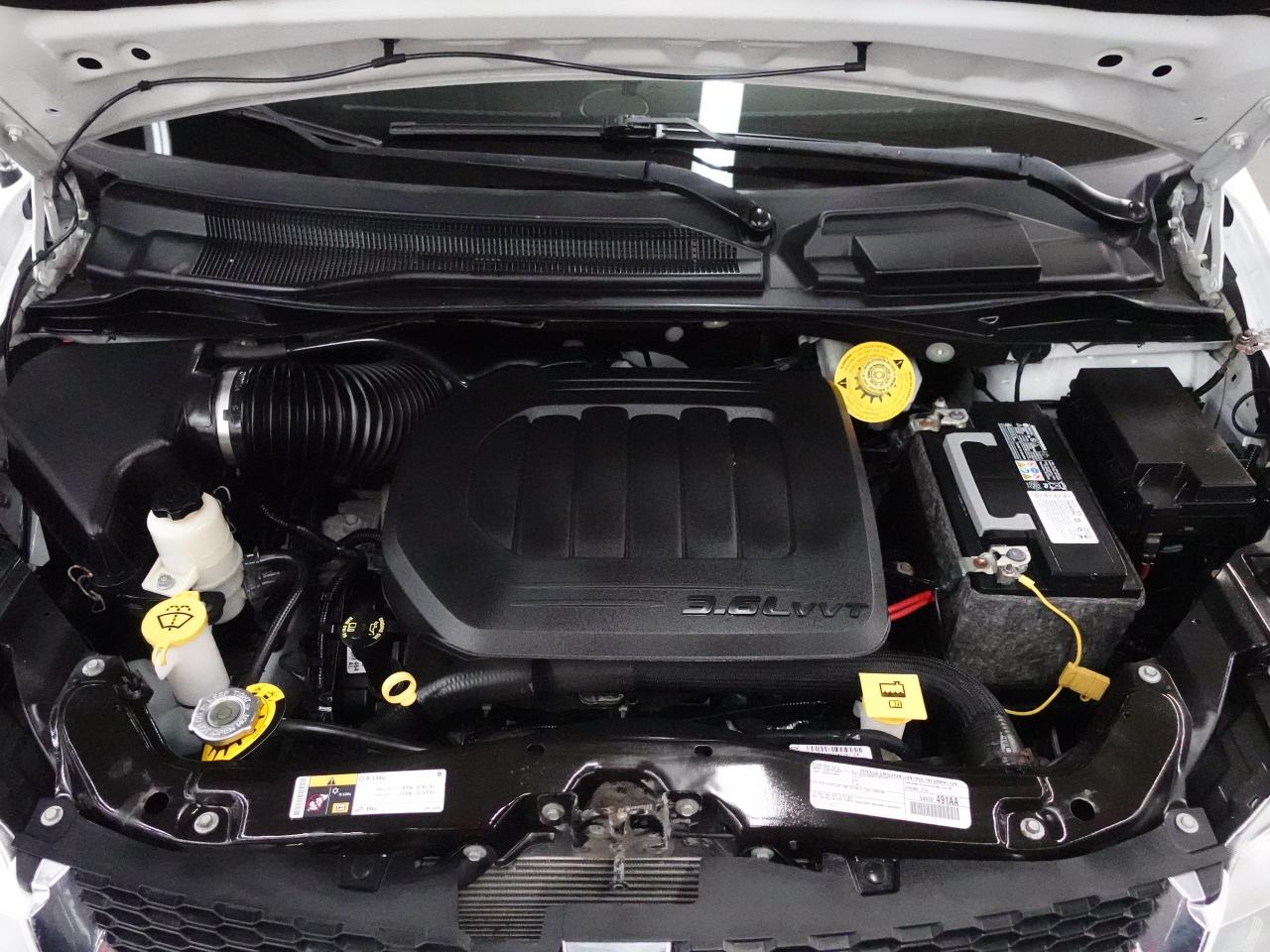 2020 Dodge Grand Caravan SXT | Navigation | StowGo | Backup Cam | Bluetooth Photo