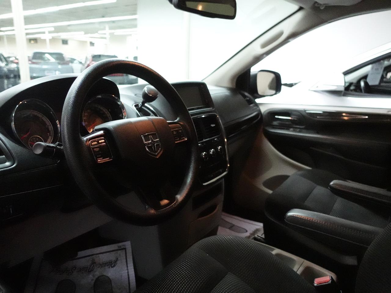 2020 Dodge Grand Caravan SXT | Navigation | StowGo | Backup Cam | Bluetooth Photo