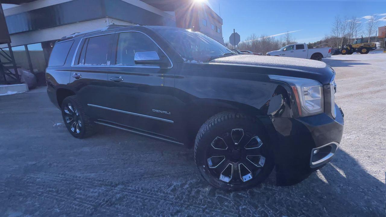 2020 GMC Yukon Denali 4X4, DVD PLAYER, 7 PASSENGER, LEATHER SEATS, RUNNING BOARDS, MOONROOF!! Photo