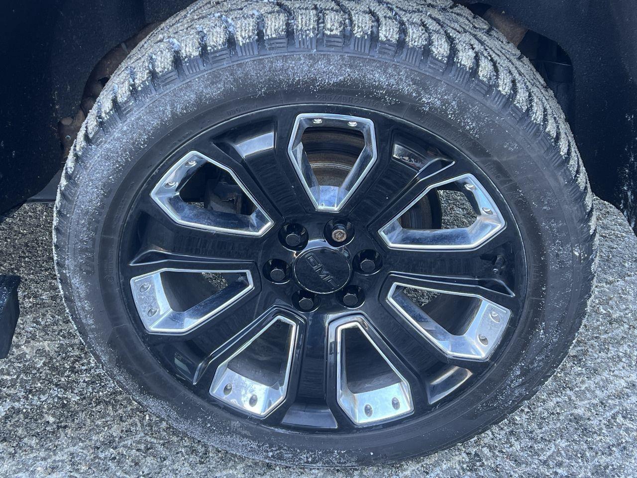 2020 GMC Yukon Denali 4X4, DVD PLAYER, 7 PASSENGER, LEATHER SEATS, RUNNING BOARDS, MOONROOF!! Photo