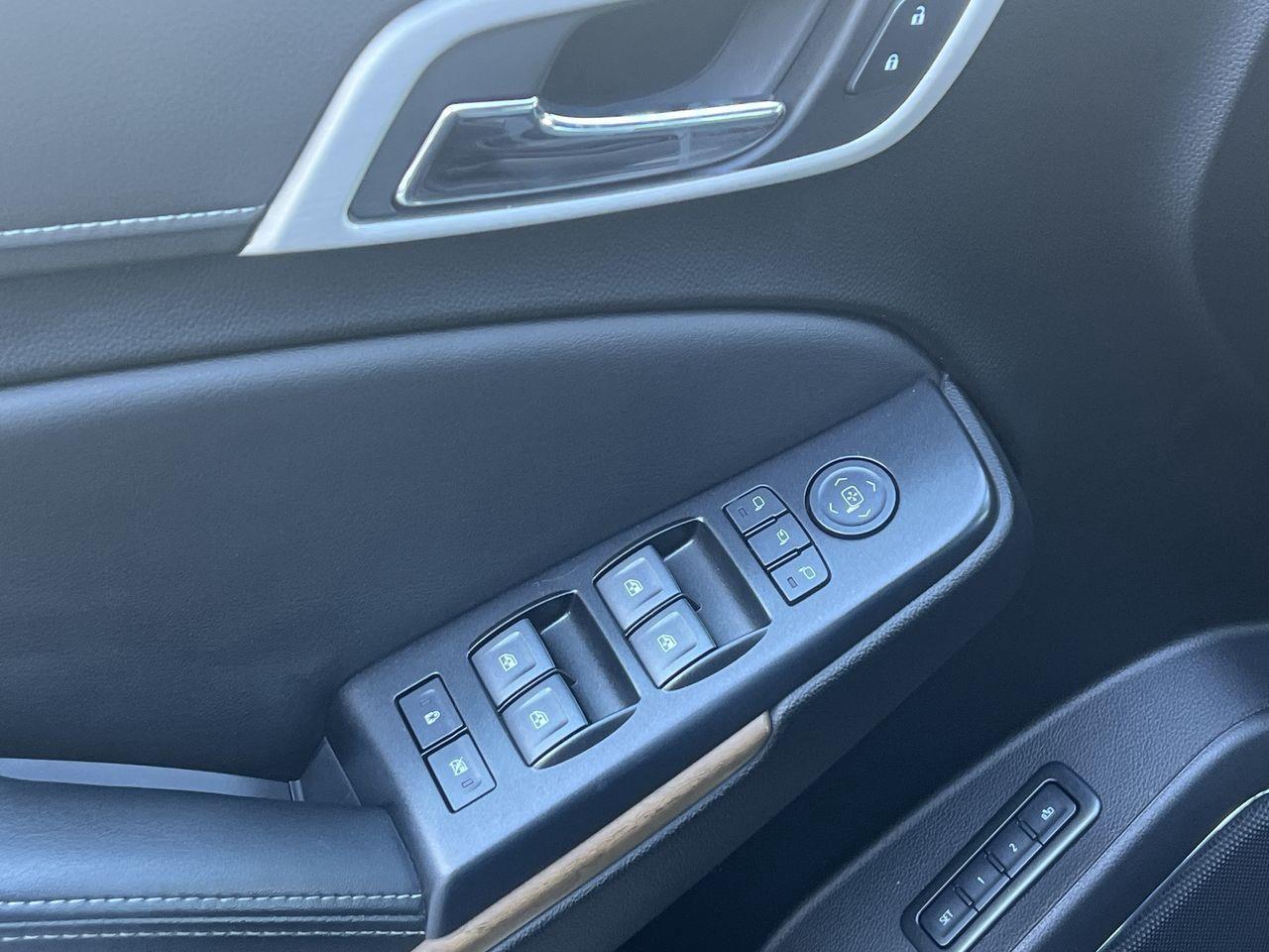 2020 GMC Yukon Denali 4X4, DVD PLAYER, 7 PASSENGER, LEATHER SEATS, RUNNING BOARDS, MOONROOF!! Photo