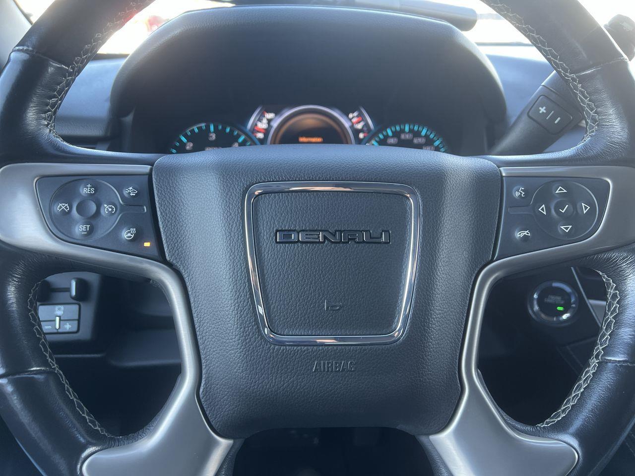 2020 GMC Yukon Denali 4X4, DVD PLAYER, 7 PASSENGER, LEATHER SEATS, RUNNING BOARDS, MOONROOF!! Photo