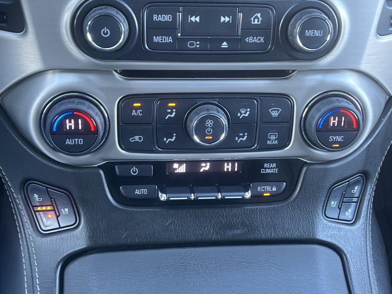 2020 GMC Yukon Denali 4X4, DVD PLAYER, 7 PASSENGER, LEATHER SEATS, RUNNING BOARDS, MOONROOF!! Photo