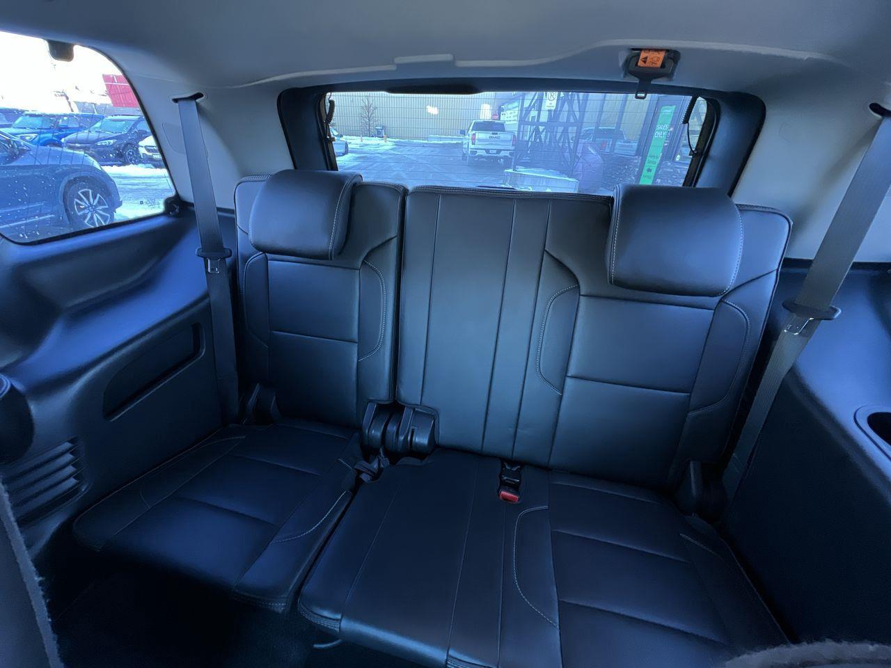 2020 GMC Yukon Denali 4X4, DVD PLAYER, 7 PASSENGER, LEATHER SEATS, RUNNING BOARDS, MOONROOF!! Photo