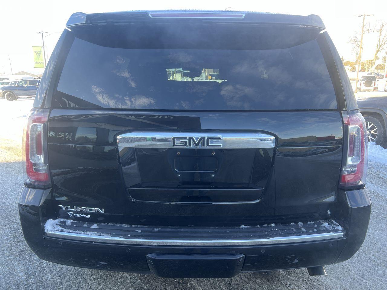 2020 GMC Yukon Denali 4X4, DVD PLAYER, 7 PASSENGER, LEATHER SEATS, RUNNING BOARDS, MOONROOF!! Photo