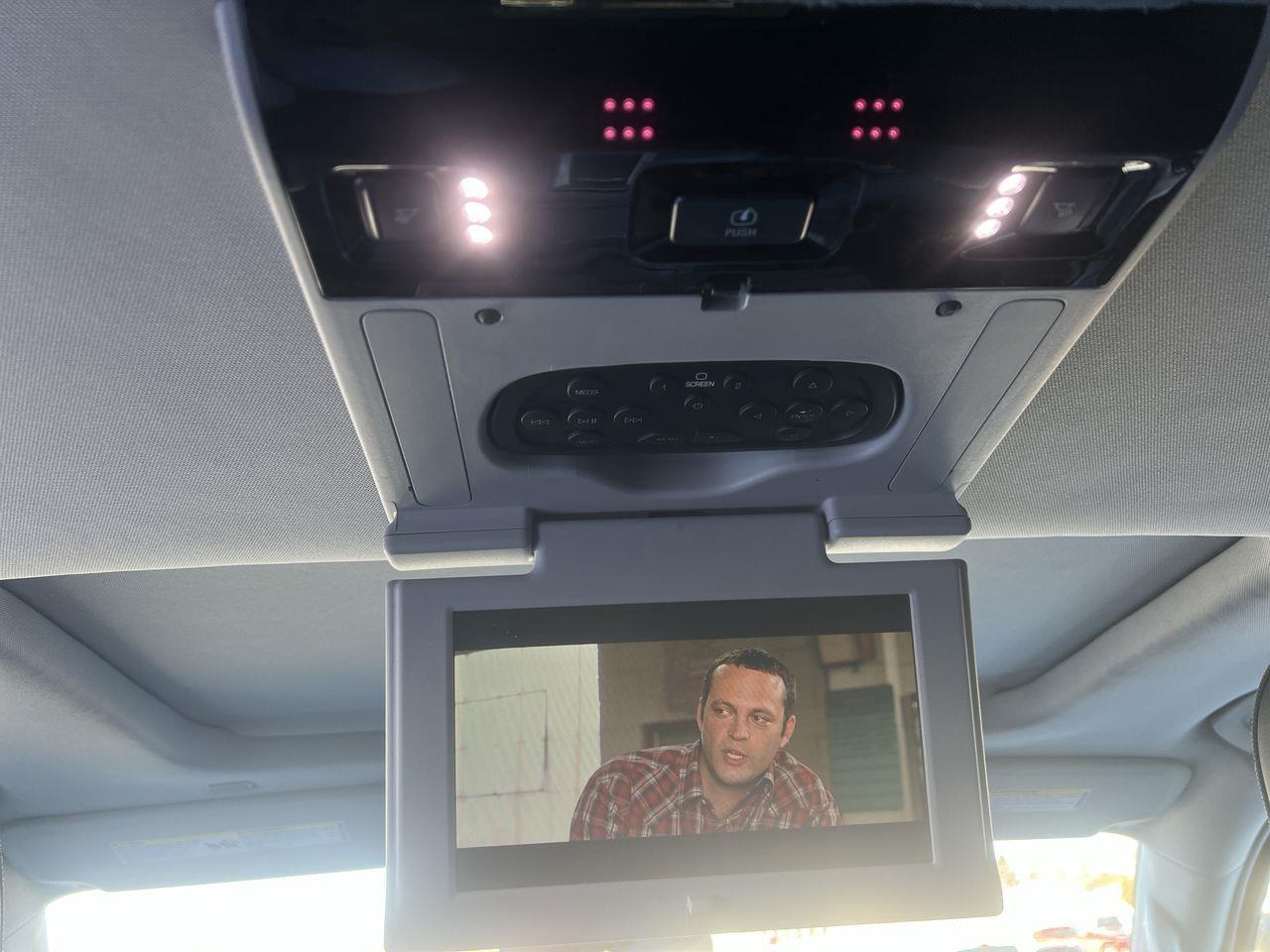 2020 GMC Yukon Denali 4X4, DVD PLAYER, 7 PASSENGER, LEATHER SEATS, RUNNING BOARDS, MOONROOF!! Photo