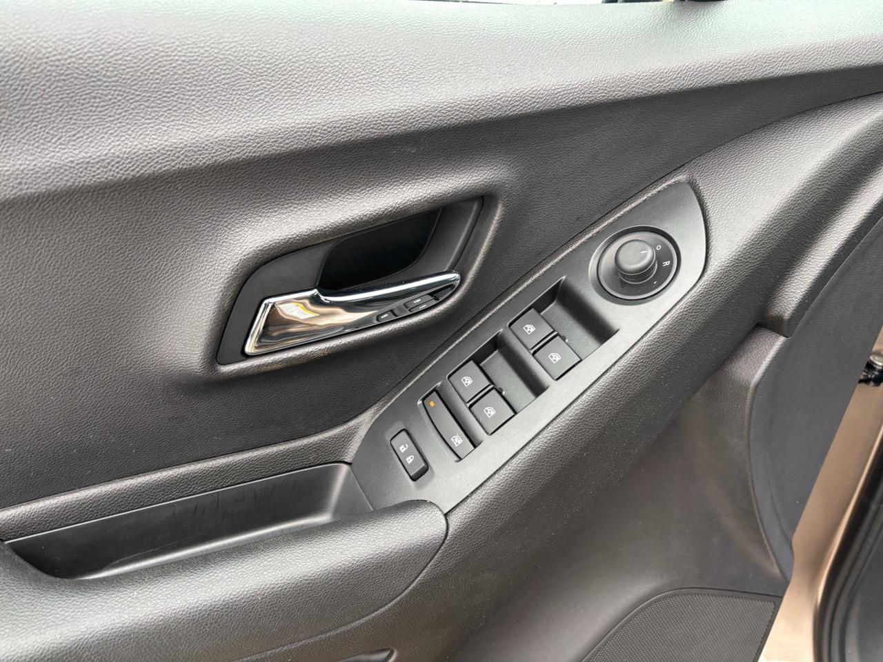 2018 Chevrolet Trax LS 2018 Chevrolet Trax FWD Photo