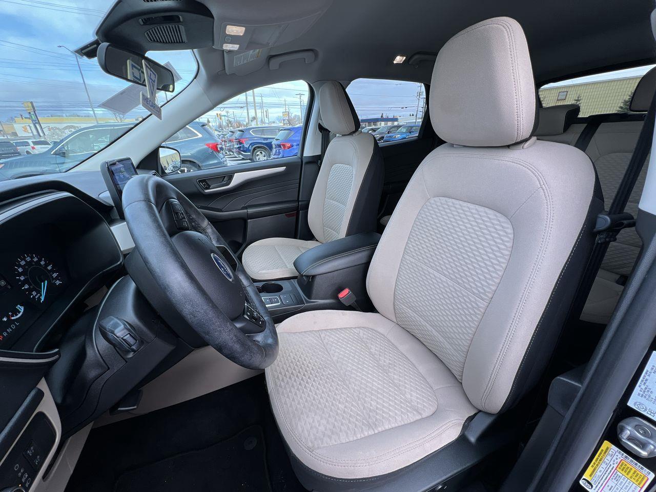 2022 Ford Escape AWD, HEATED SEATS, NAV, CRUISE CONTROL, SIRIUS XM!! Photo2