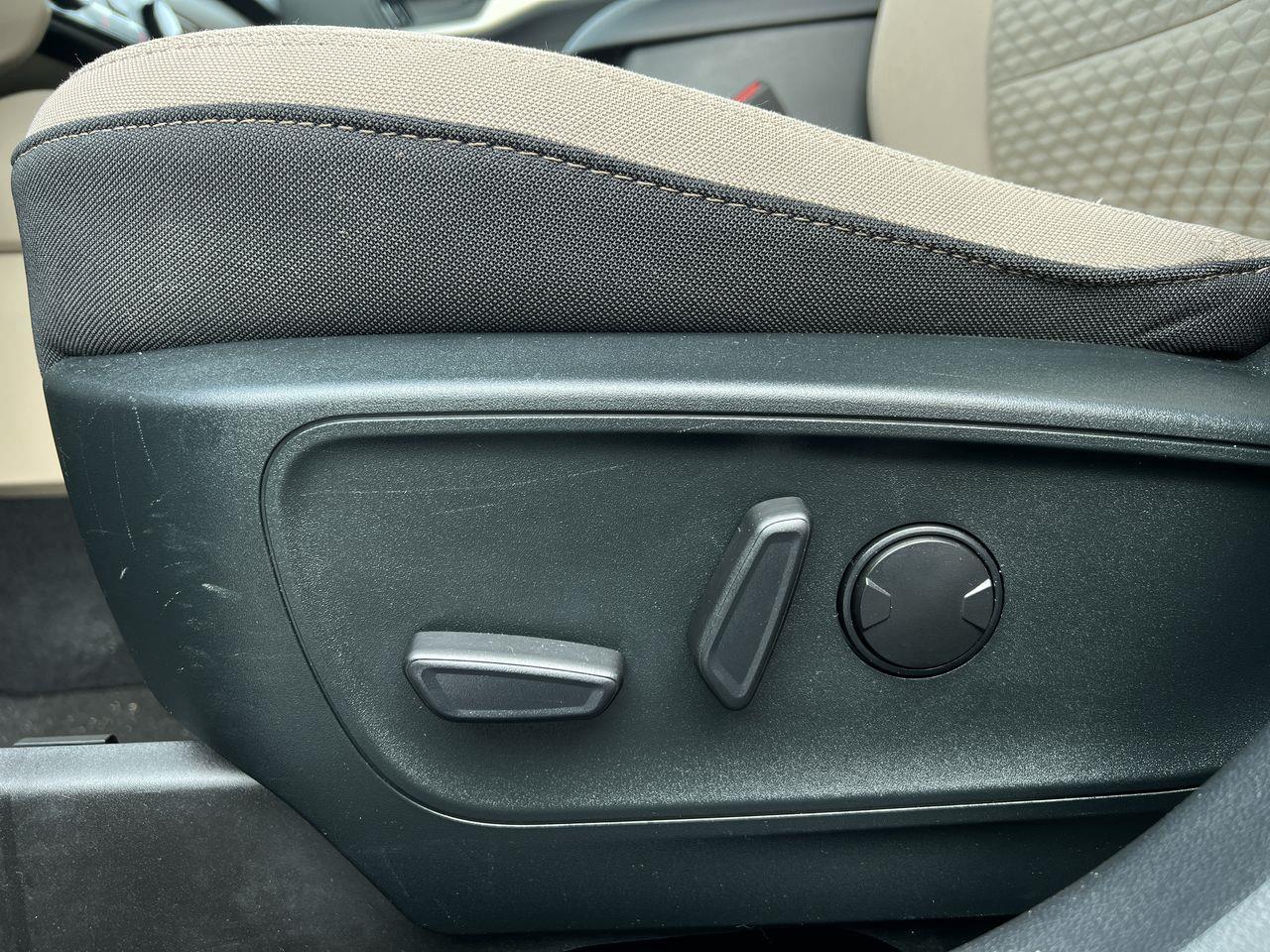 2022 Ford Escape AWD, HEATED SEATS, NAV, CRUISE CONTROL, SIRIUS XM!! Photo3