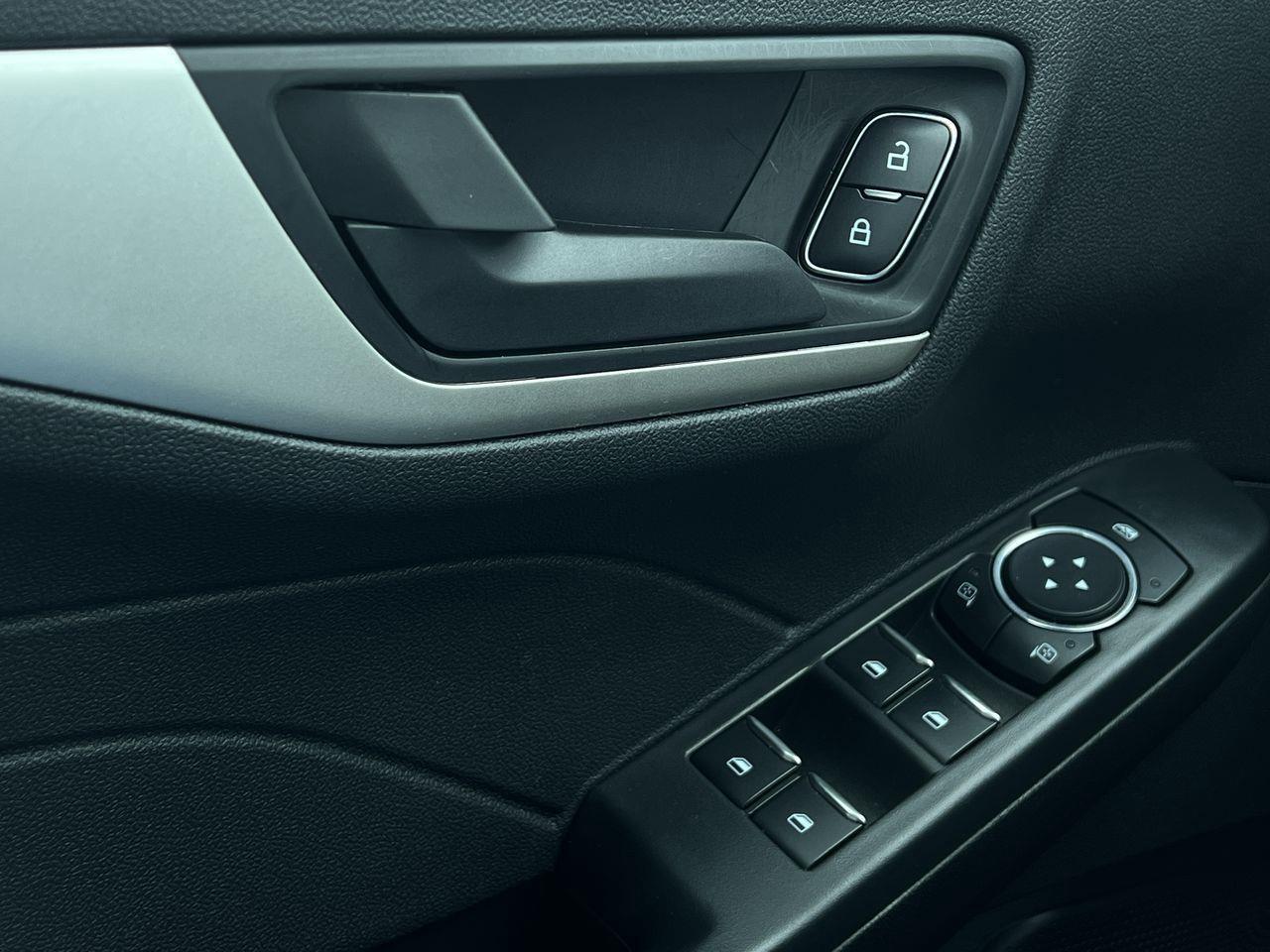 2022 Ford Escape AWD, HEATED SEATS, NAV, CRUISE CONTROL, SIRIUS XM!! Photo