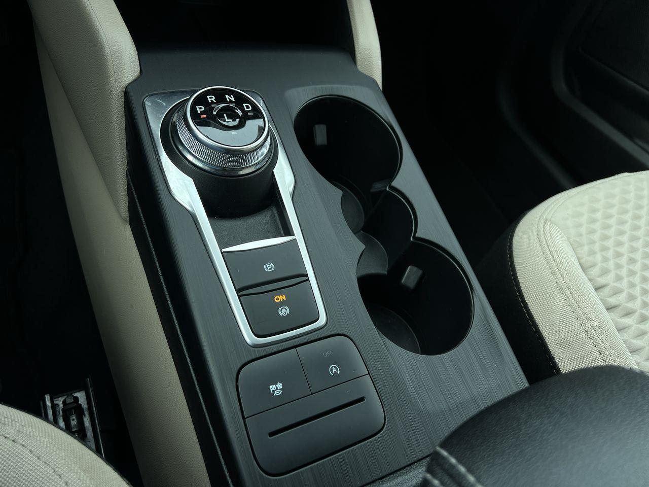 2022 Ford Escape AWD, HEATED SEATS, NAV, CRUISE CONTROL, SIRIUS XM!! Photo