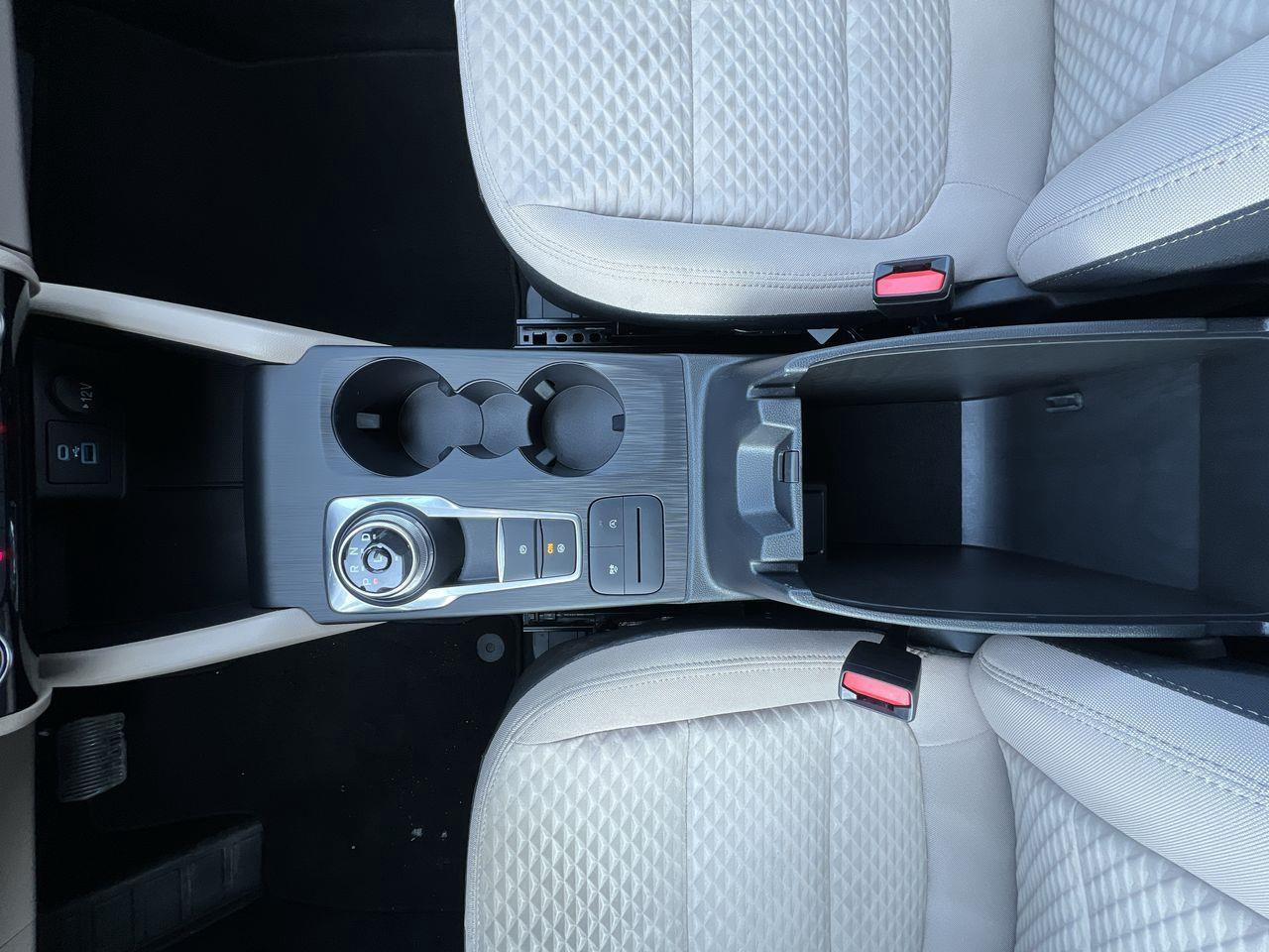 2022 Ford Escape AWD, HEATED SEATS, NAV, CRUISE CONTROL, SIRIUS XM!! Photo