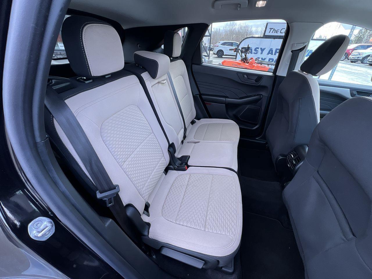 2022 Ford Escape AWD, HEATED SEATS, NAV, CRUISE CONTROL, SIRIUS XM!! Photo