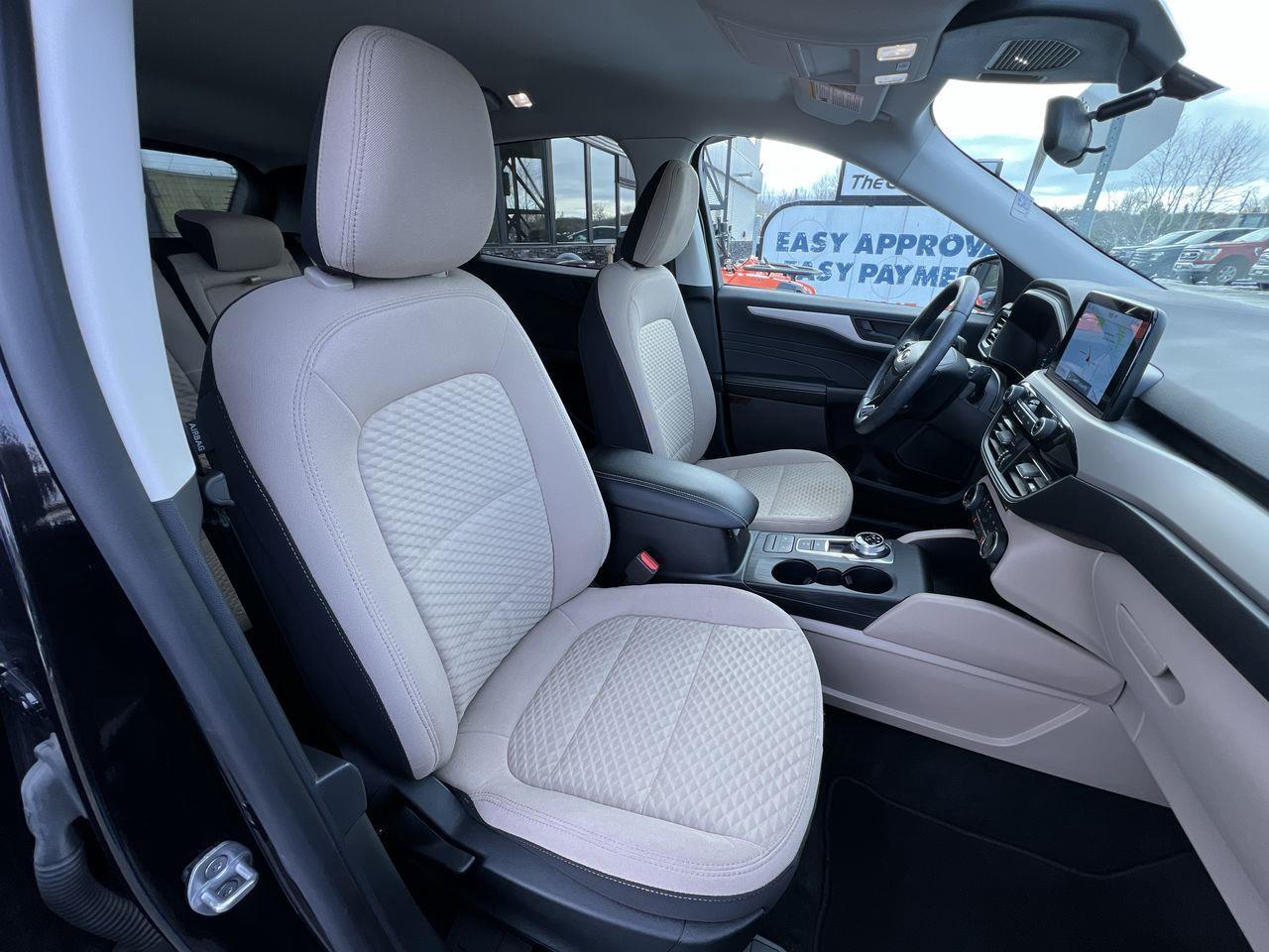 2022 Ford Escape AWD, HEATED SEATS, NAV, CRUISE CONTROL, SIRIUS XM!! Photo