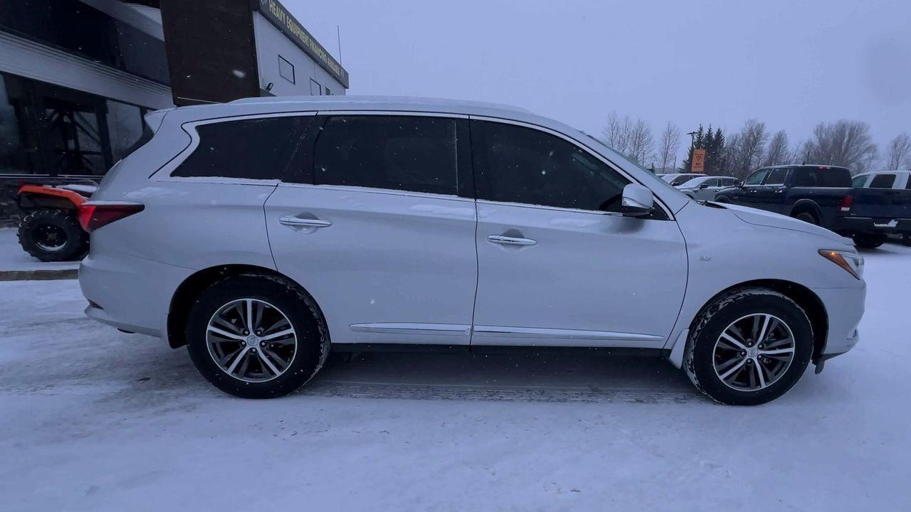 2017 Infiniti QX60 AWD, 7 PASSENGER, MOONROOF, LEATHER SEATS, CRUISE CONTROL!! Photo4