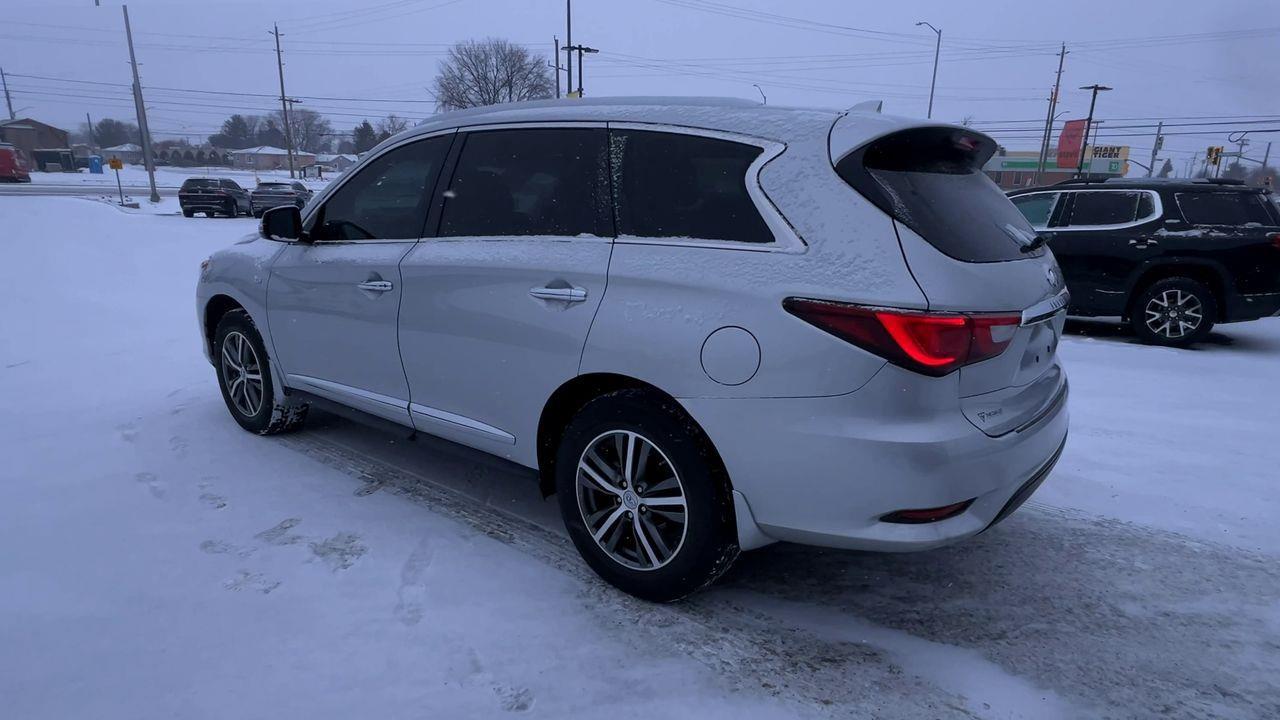 2017 Infiniti QX60 AWD, 7 PASSENGER, MOONROOF, LEATHER SEATS, CRUISE CONTROL!! Photo