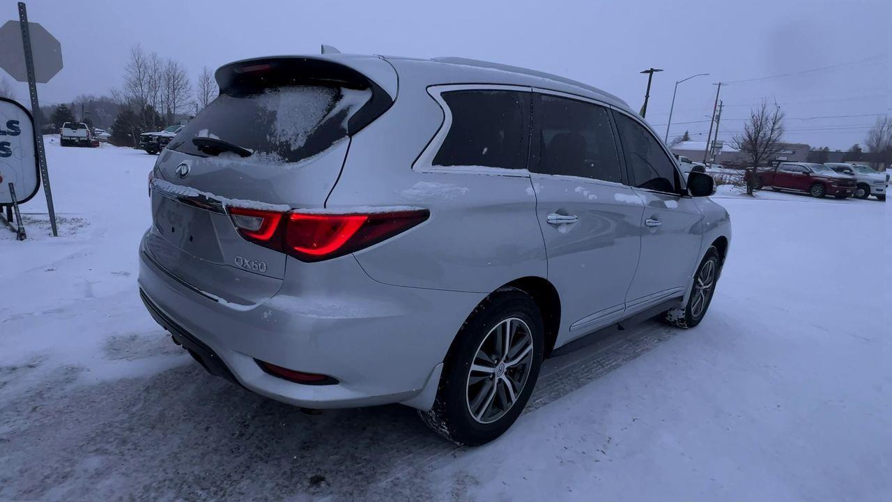 2017 Infiniti QX60 AWD, 7 PASSENGER, MOONROOF, LEATHER SEATS, CRUISE CONTROL!! Photo3