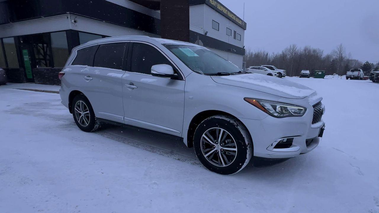 2017 Infiniti QX60 AWD, 7 PASSENGER, MOONROOF, LEATHER SEATS, CRUISE CONTROL!! Photo