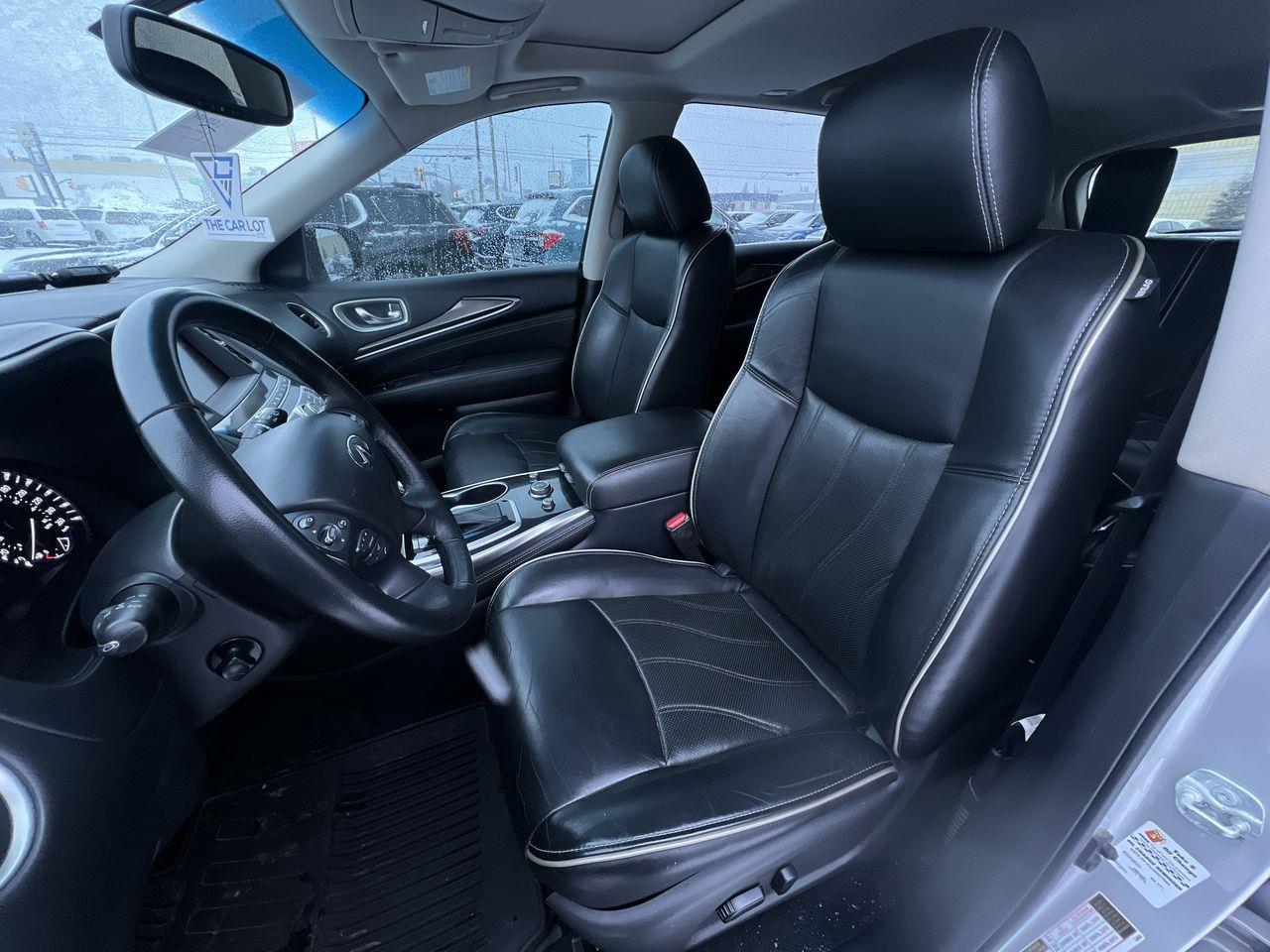 2017 Infiniti QX60 AWD, 7 PASSENGER, MOONROOF, LEATHER SEATS, CRUISE CONTROL!! Photo