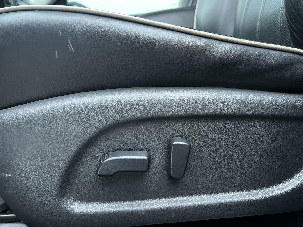 2017 Infiniti QX60 AWD, 7 PASSENGER, MOONROOF, LEATHER SEATS, CRUISE CONTROL!! Photo