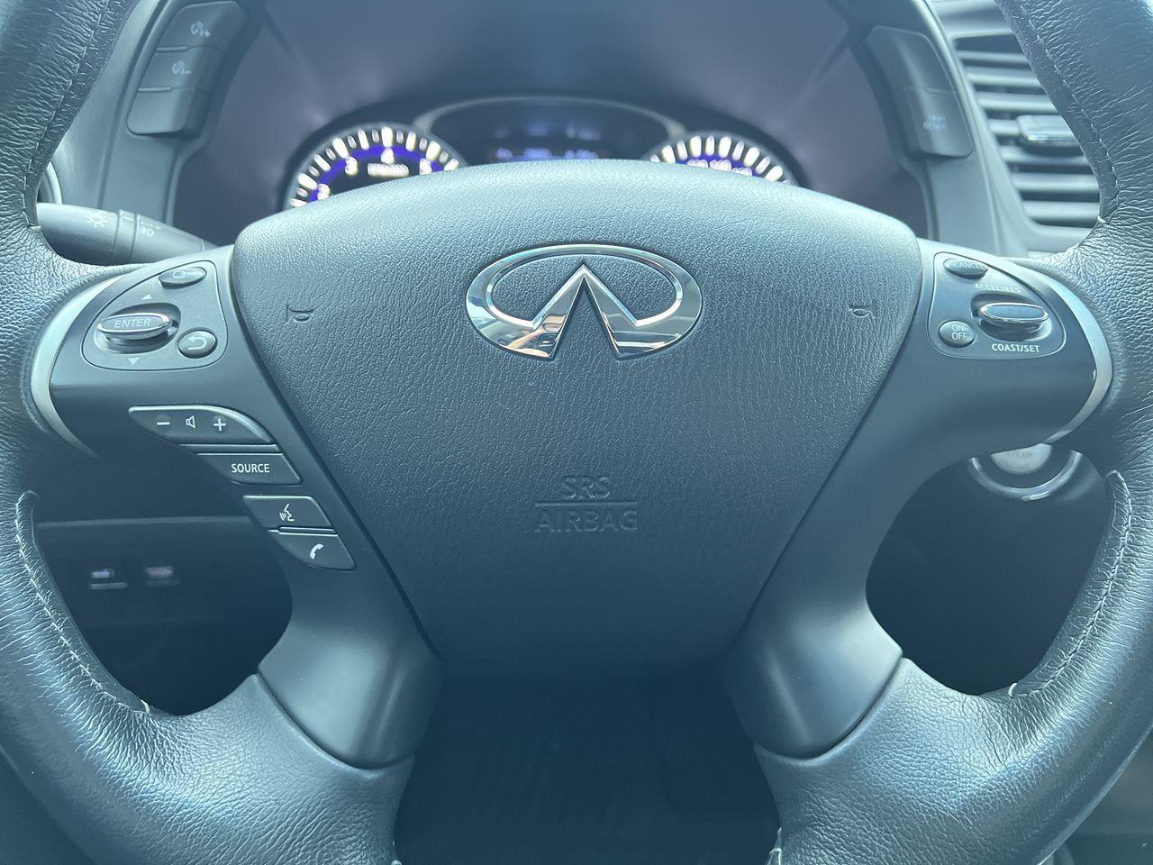 2017 Infiniti QX60 AWD, 7 PASSENGER, MOONROOF, LEATHER SEATS, CRUISE CONTROL!! Photo