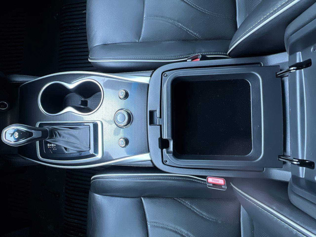 2017 Infiniti QX60 AWD, 7 PASSENGER, MOONROOF, LEATHER SEATS, CRUISE CONTROL!! Photo