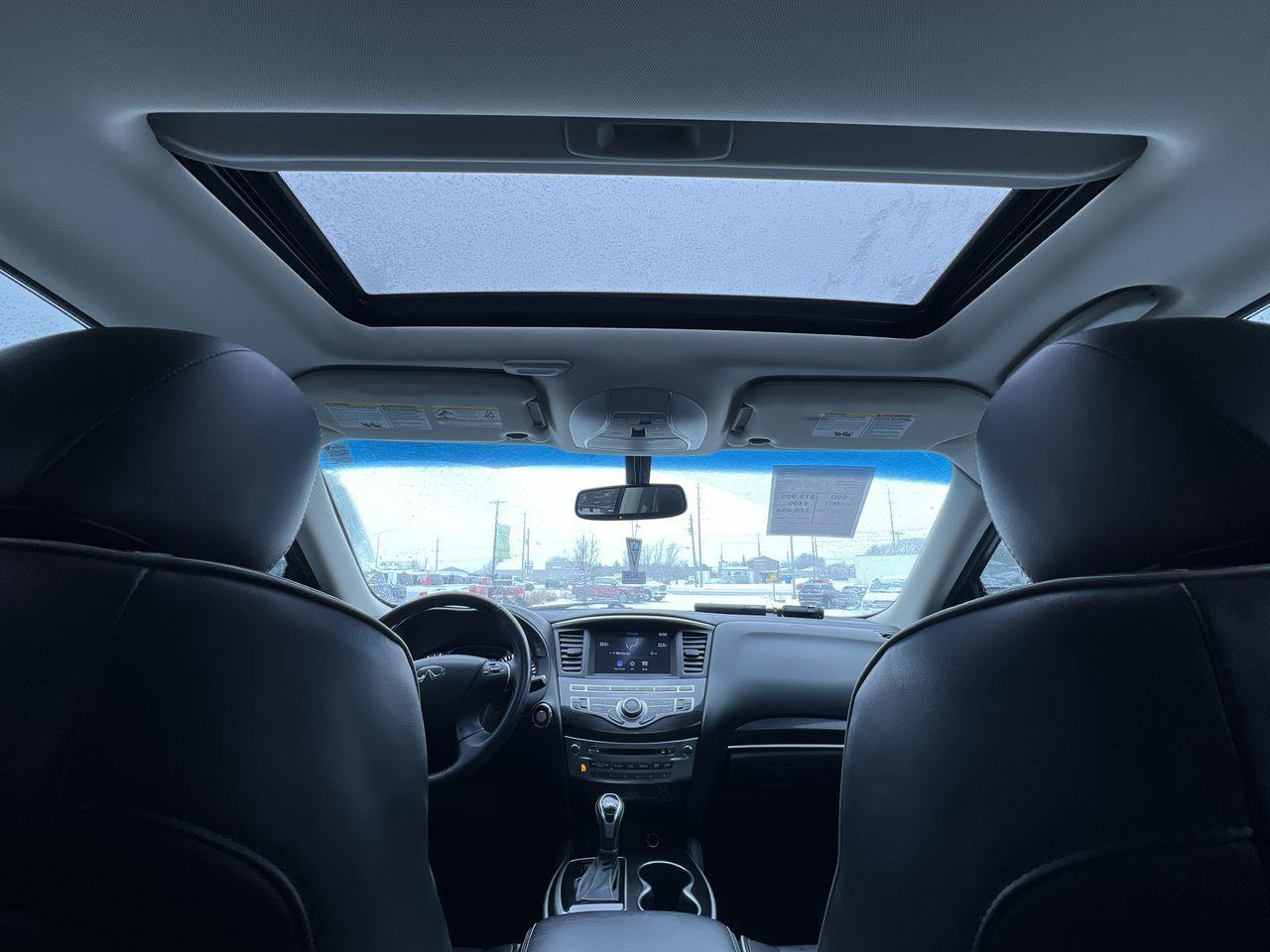 2017 Infiniti QX60 AWD, 7 PASSENGER, MOONROOF, LEATHER SEATS, CRUISE CONTROL!! Photo