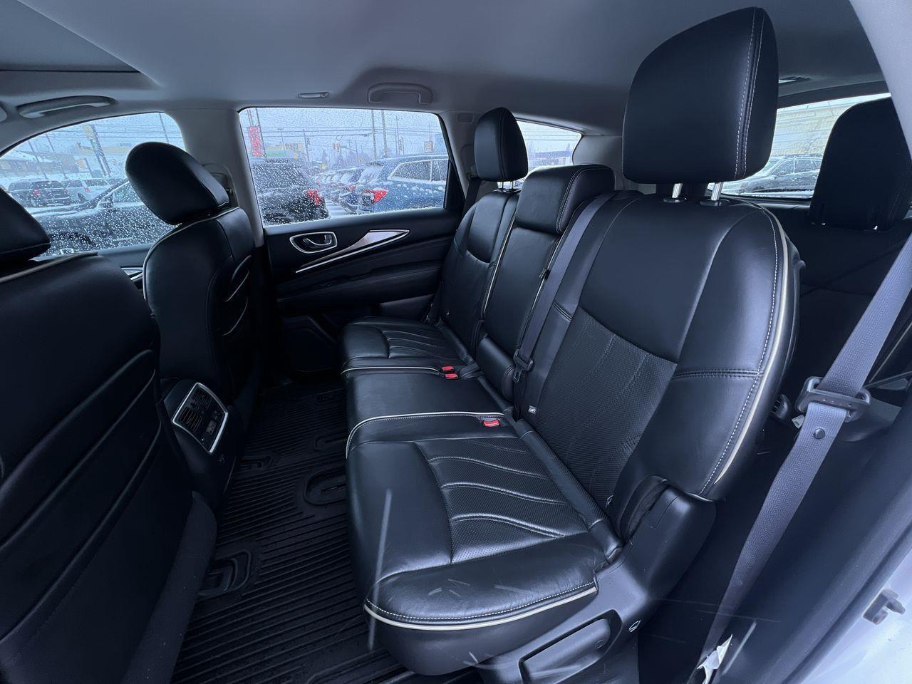 2017 Infiniti QX60 AWD, 7 PASSENGER, MOONROOF, LEATHER SEATS, CRUISE CONTROL!! Photo