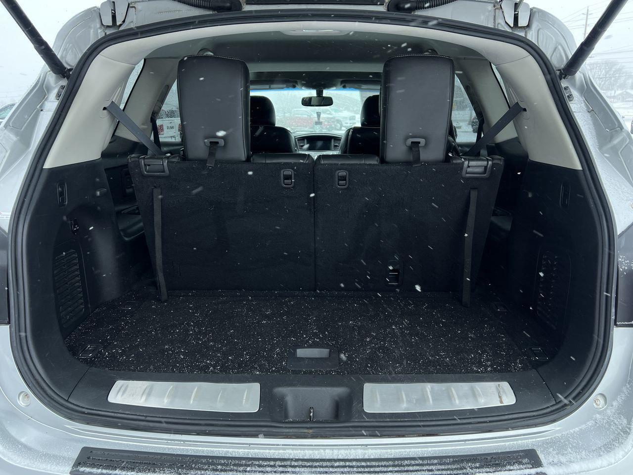 2017 Infiniti QX60 AWD, 7 PASSENGER, MOONROOF, LEATHER SEATS, CRUISE CONTROL!! Photo