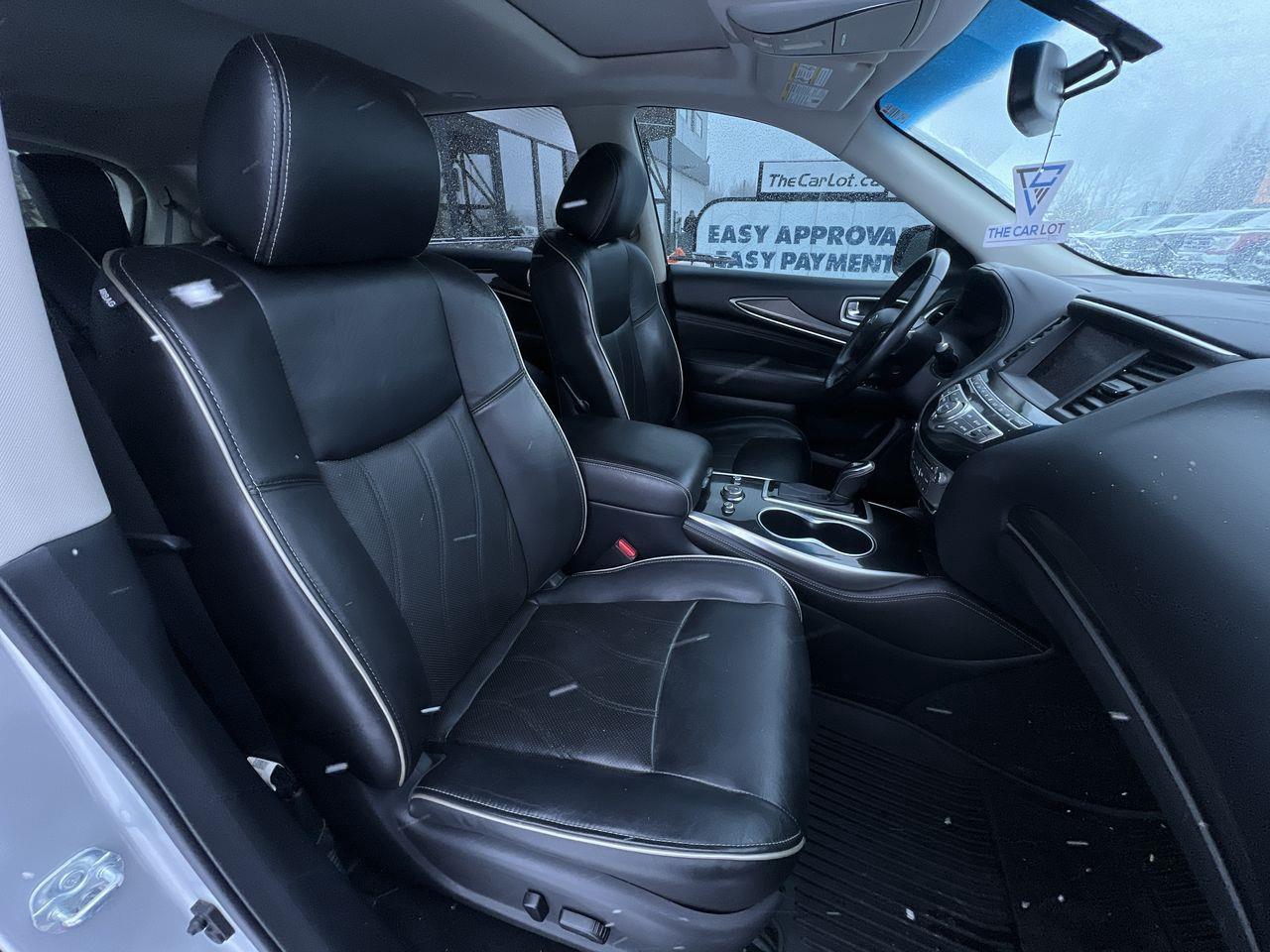 2017 Infiniti QX60 AWD, 7 PASSENGER, MOONROOF, LEATHER SEATS, CRUISE CONTROL!! Photo