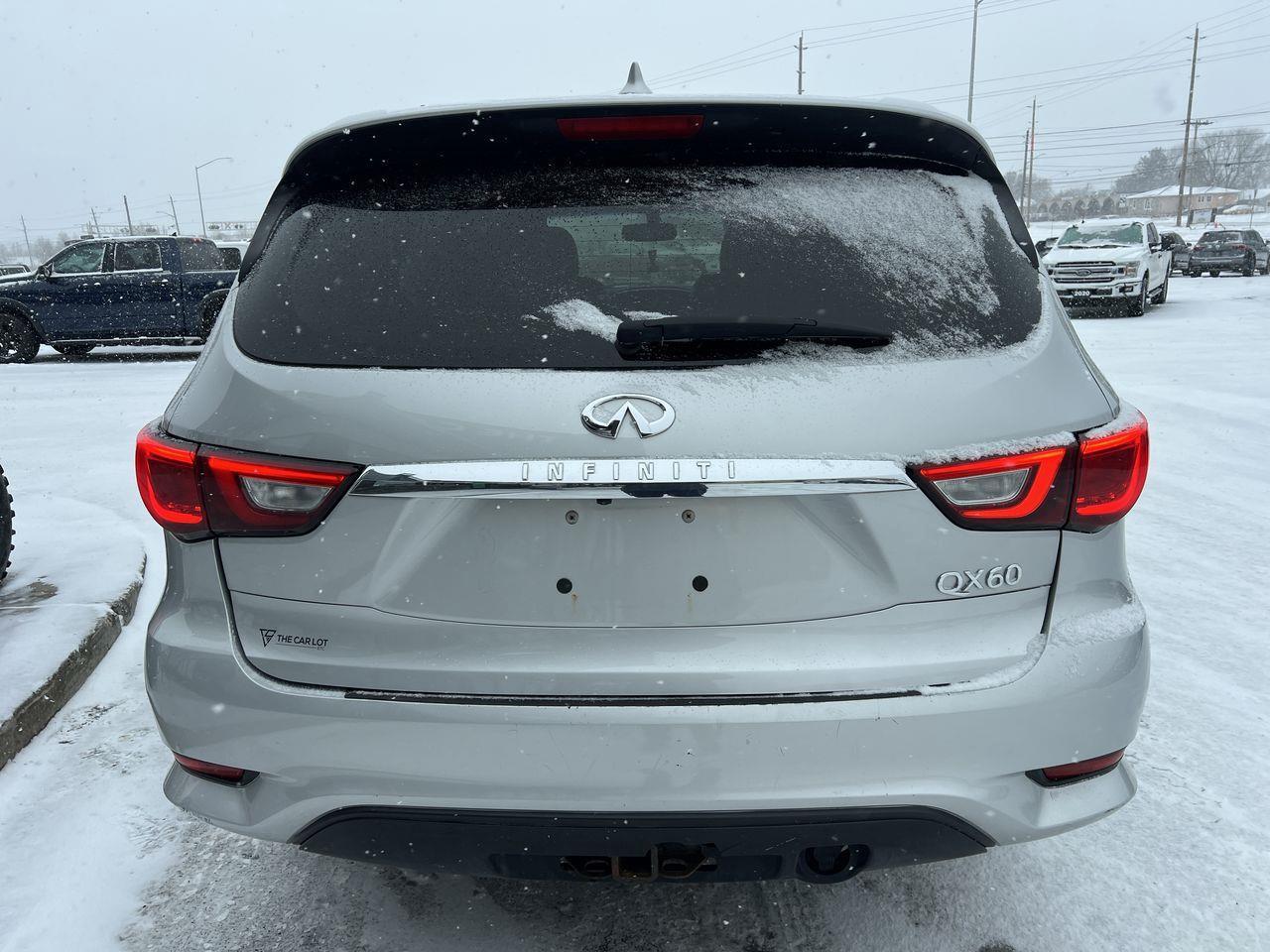 2017 Infiniti QX60 AWD, 7 PASSENGER, MOONROOF, LEATHER SEATS, CRUISE CONTROL!! Photo