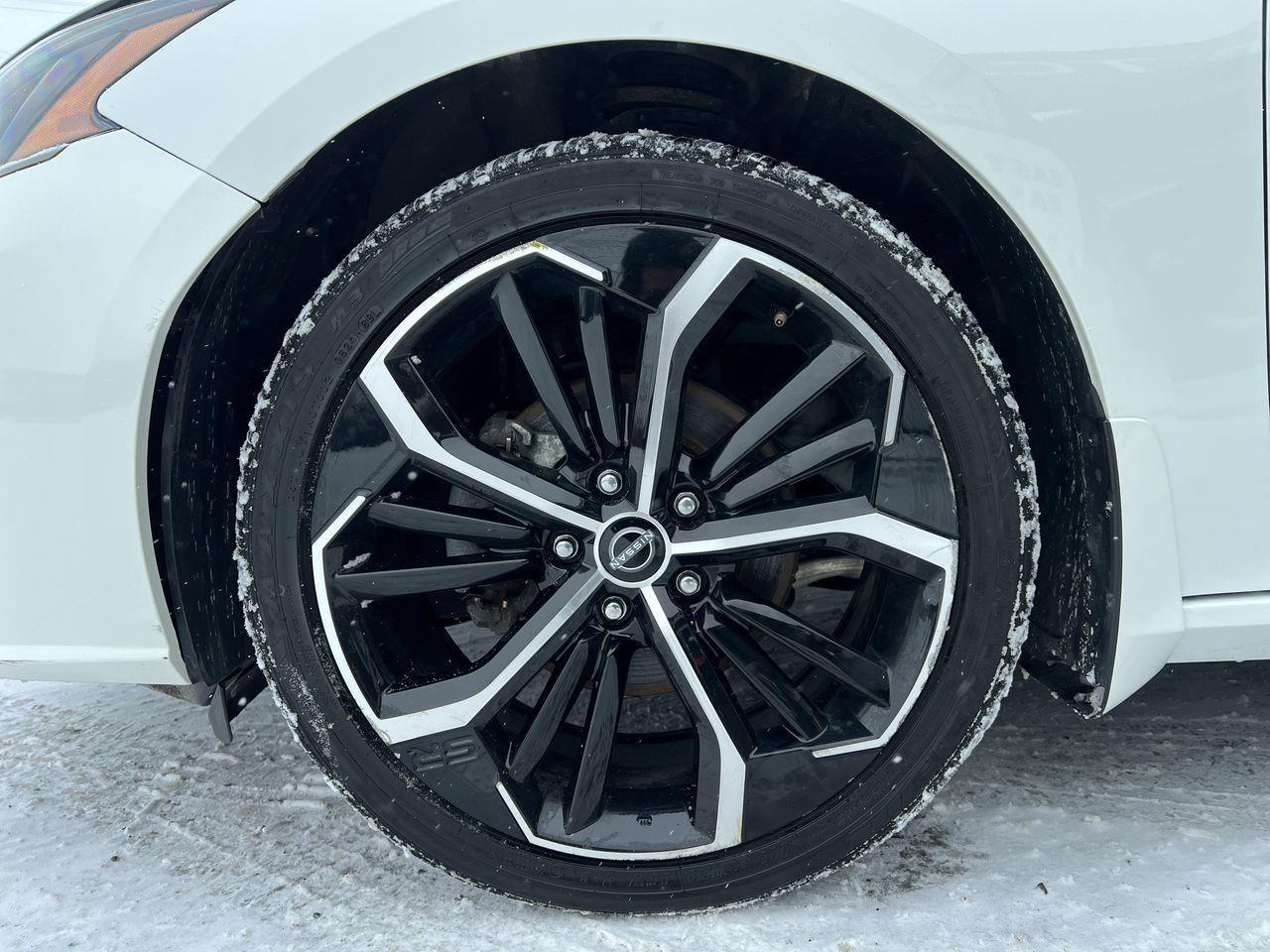 2023 Nissan Altima SR PREVIOUS DAILY RENTAL, AWD, MOONROOF, LEATHER SEATS, BACK UP CAM, CRUISE CONTROL, SIRIUS XM!! Photo