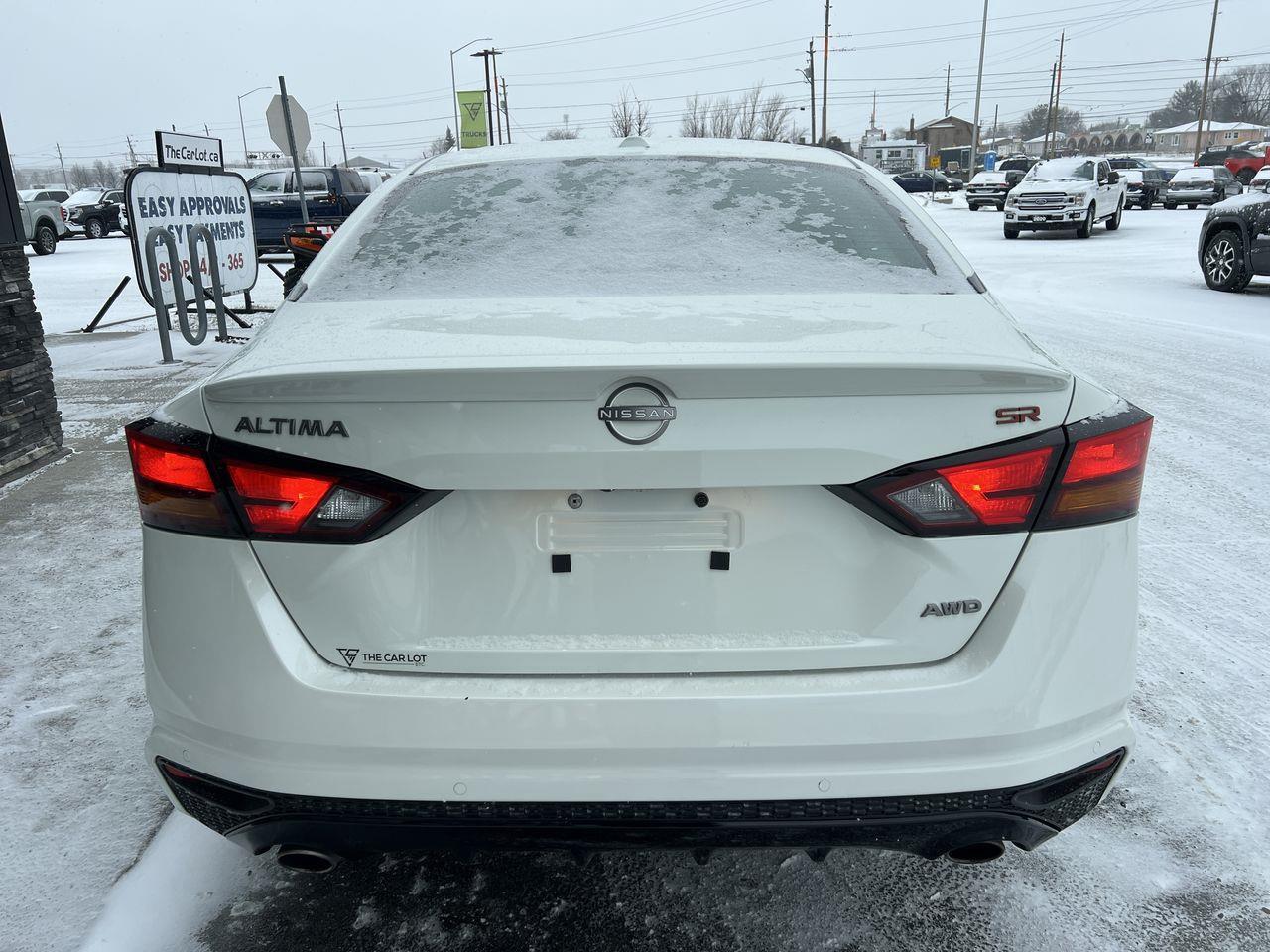 2023 Nissan Altima SR PREVIOUS DAILY RENTAL, AWD, MOONROOF, LEATHER SEATS, BACK UP CAM, CRUISE CONTROL, SIRIUS XM!! Photo