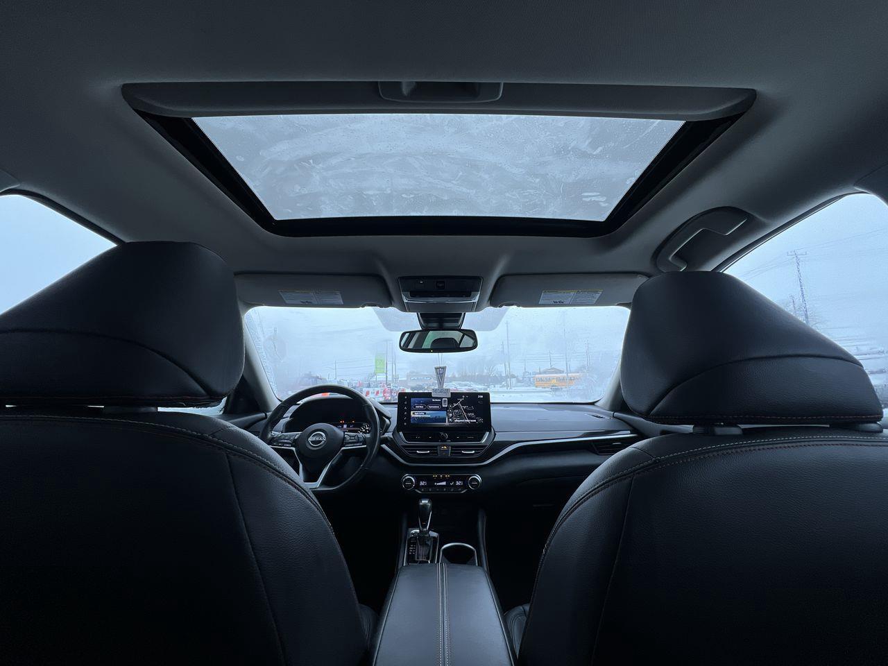 2023 Nissan Altima SR PREVIOUS DAILY RENTAL, AWD, MOONROOF, LEATHER SEATS, BACK UP CAM, CRUISE CONTROL, SIRIUS XM!! Photo