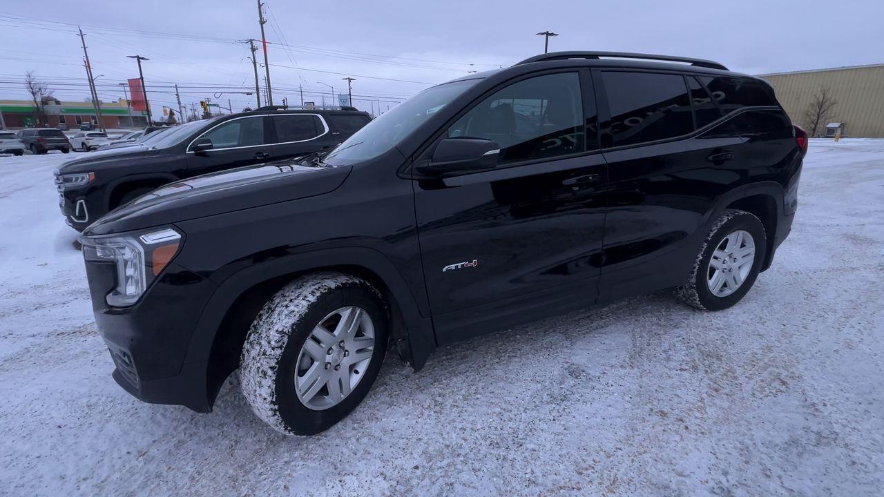 2022 GMC Terrain AT4 AWD, LEATHER SEATS, POWER LIFTGATE, CRUISE CONTROL, BACK UP CAM, SIRIUS XM!! Photo3