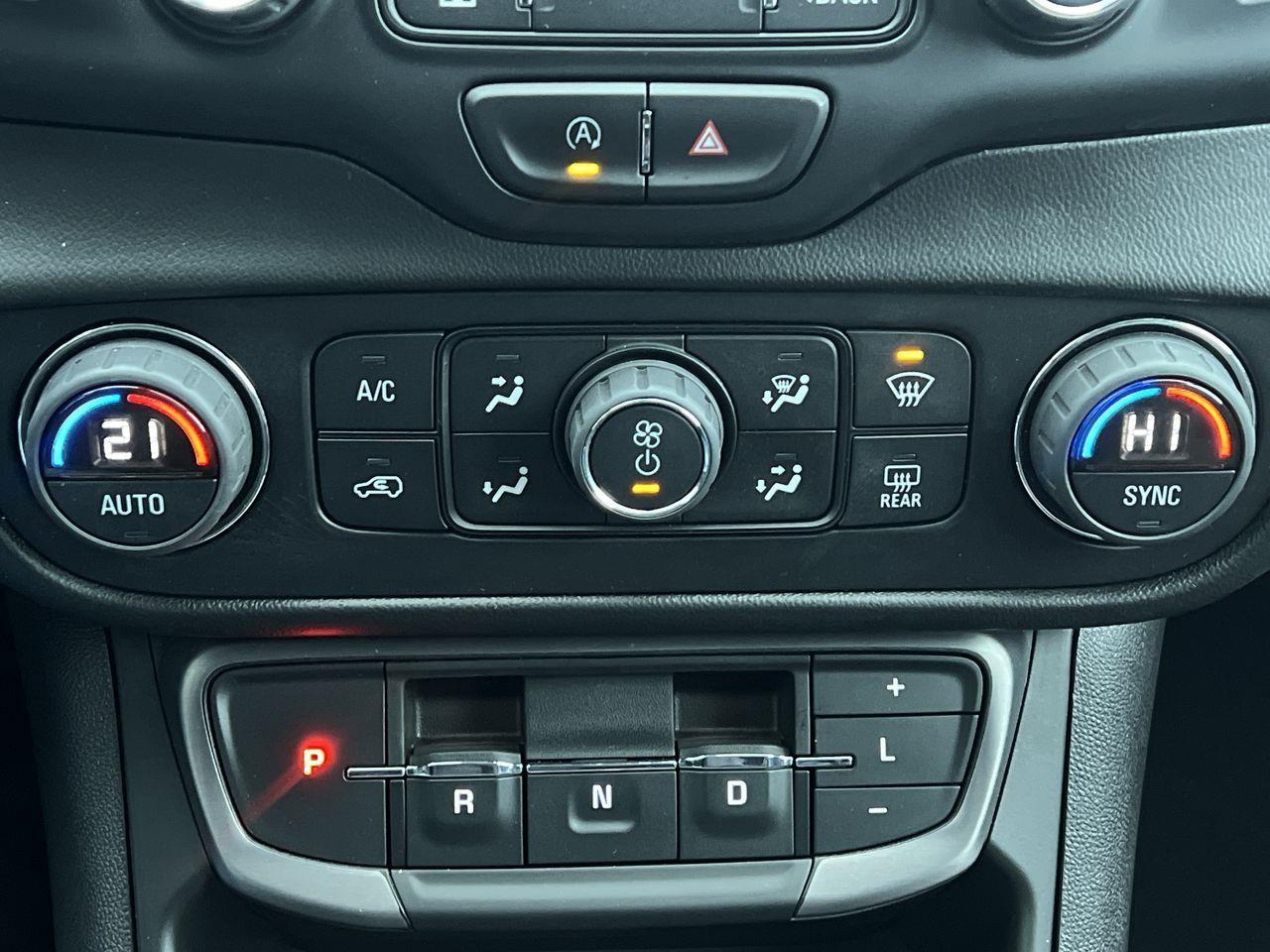 2022 GMC Terrain AT4 AWD, LEATHER SEATS, POWER LIFTGATE, CRUISE CONTROL, BACK UP CAM, SIRIUS XM!! Photo