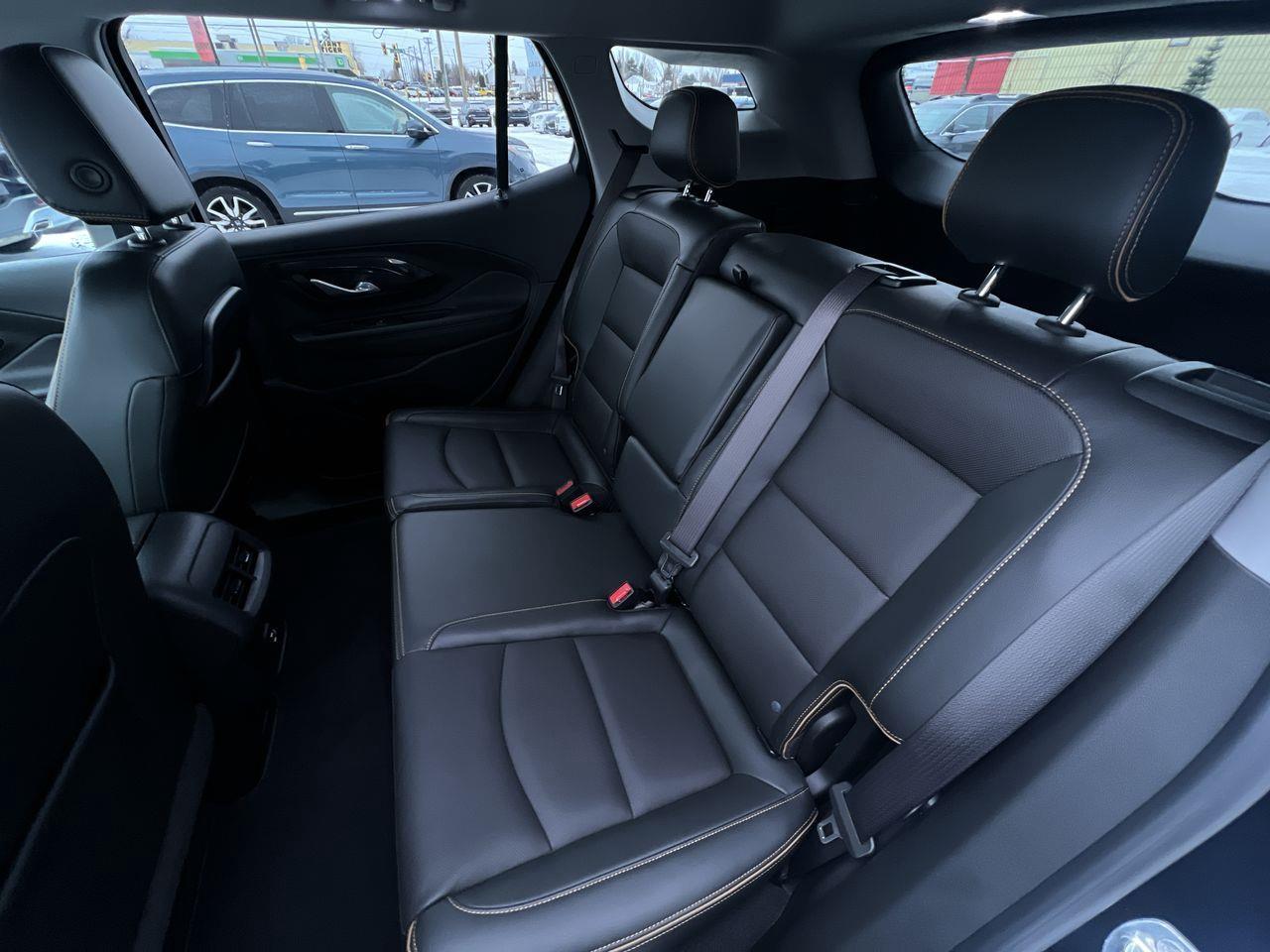 2022 GMC Terrain AT4 AWD, LEATHER SEATS, POWER LIFTGATE, CRUISE CONTROL, BACK UP CAM, SIRIUS XM!! Photo