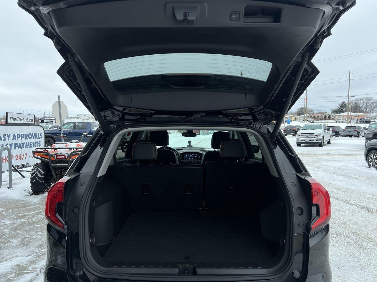 2022 GMC Terrain AT4 AWD, LEATHER SEATS, POWER LIFTGATE, CRUISE CONTROL, BACK UP CAM, SIRIUS XM!! Photo