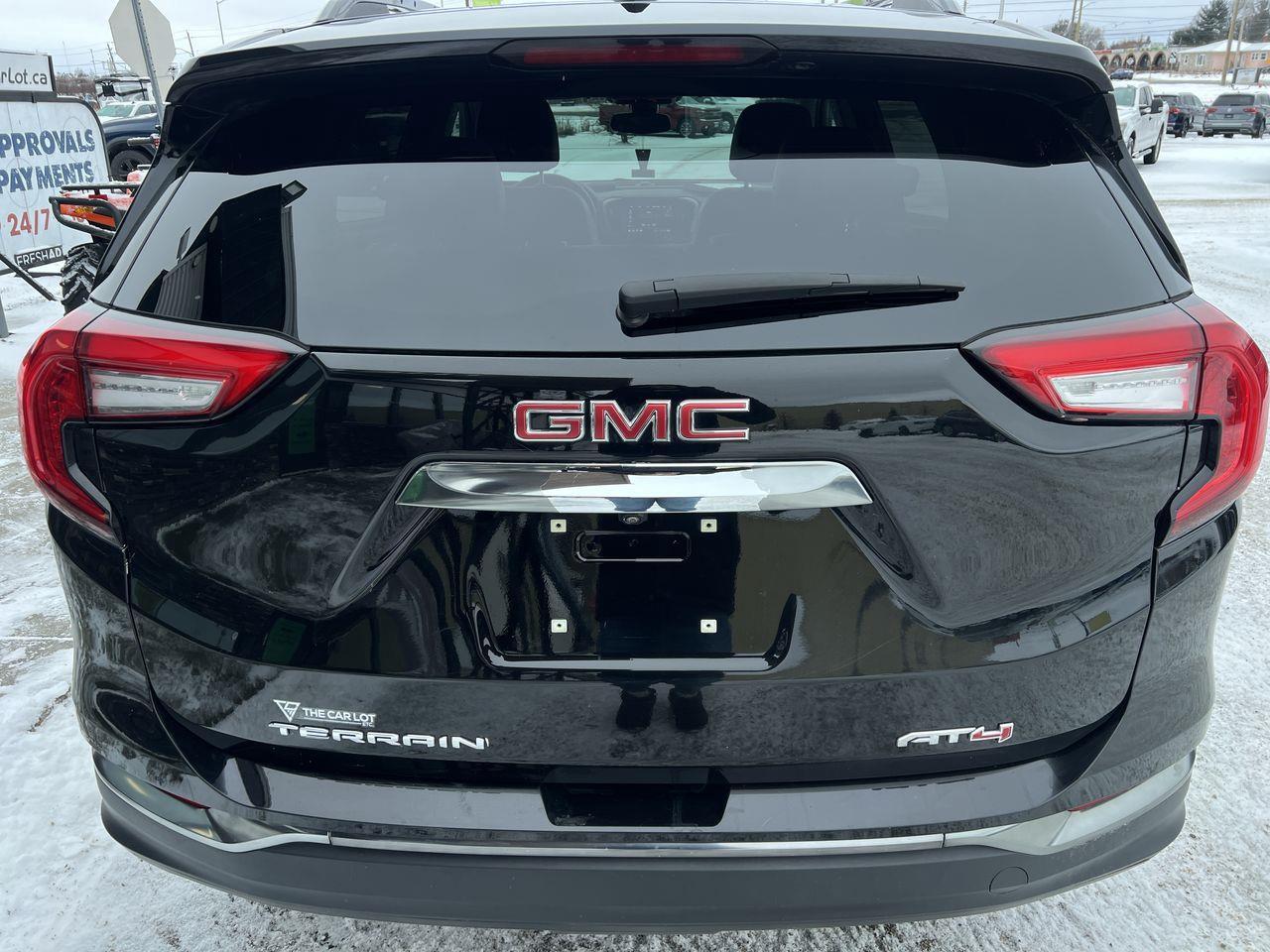 2022 GMC Terrain AT4 AWD, LEATHER SEATS, POWER LIFTGATE, CRUISE CONTROL, BACK UP CAM, SIRIUS XM!! Photo