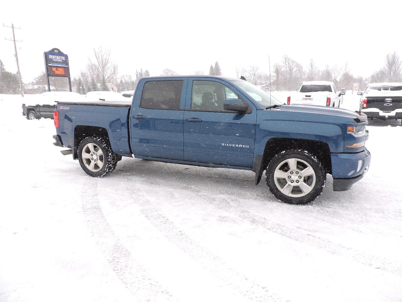 2017 Chevrolet Silverado 1500 LT 5.3L 4X4 New Brakes Z71 Awesome Condition Photo2