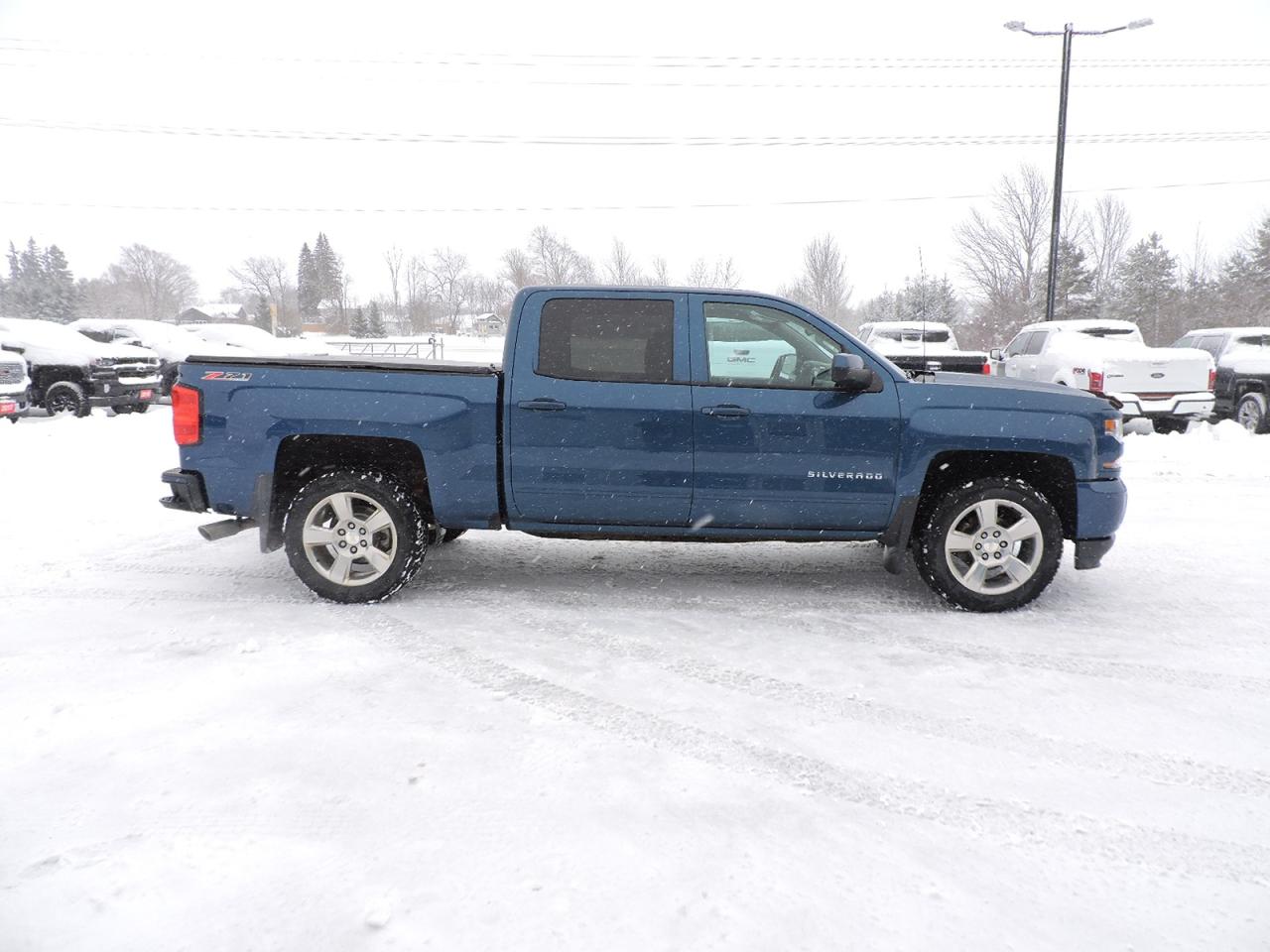 2017 Chevrolet Silverado 1500 LT 5.3L 4X4 New Brakes Z71 Awesome Condition Photo3
