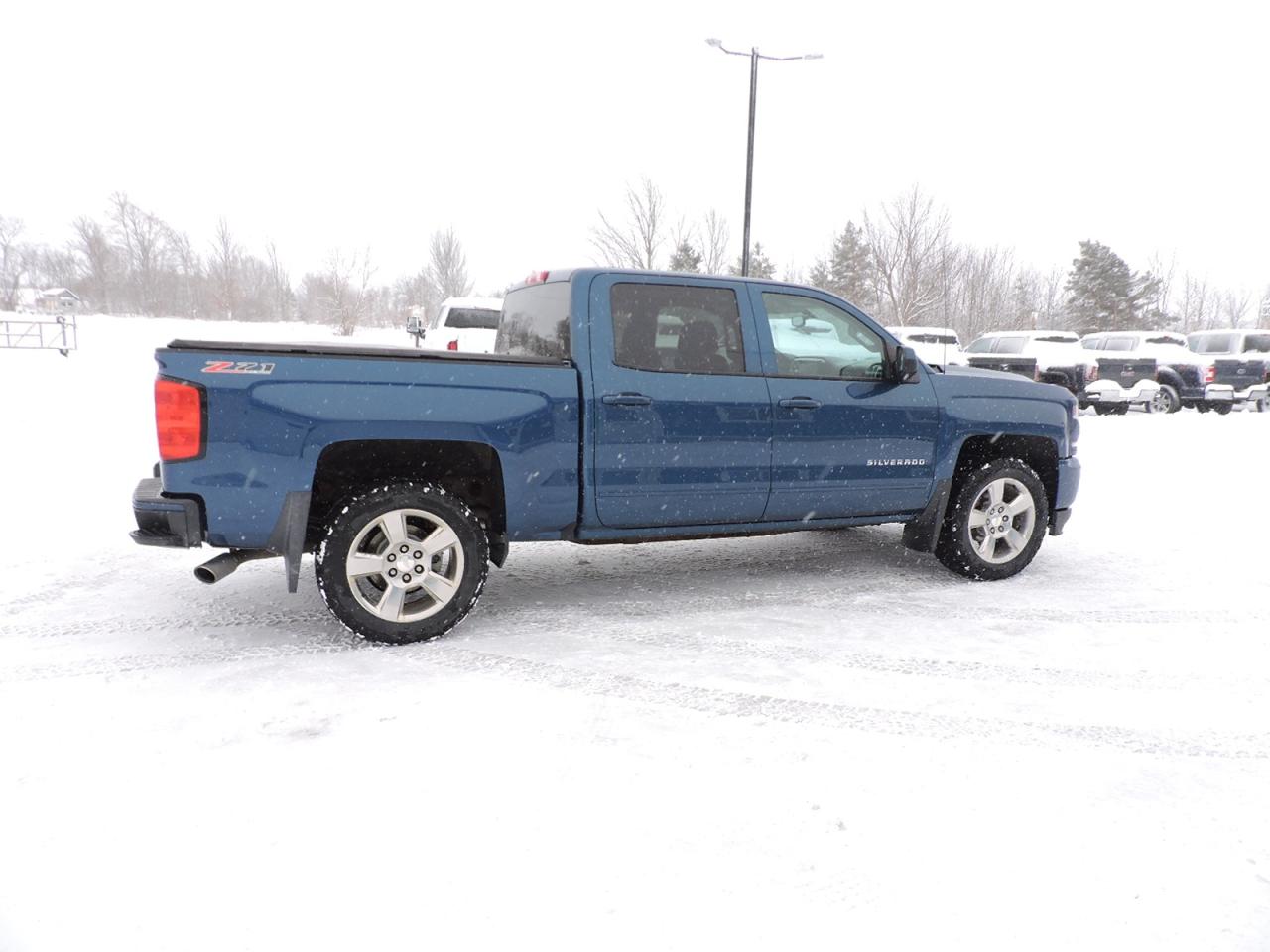 2017 Chevrolet Silverado 1500 LT 5.3L 4X4 New Brakes Z71 Awesome Condition Photo4