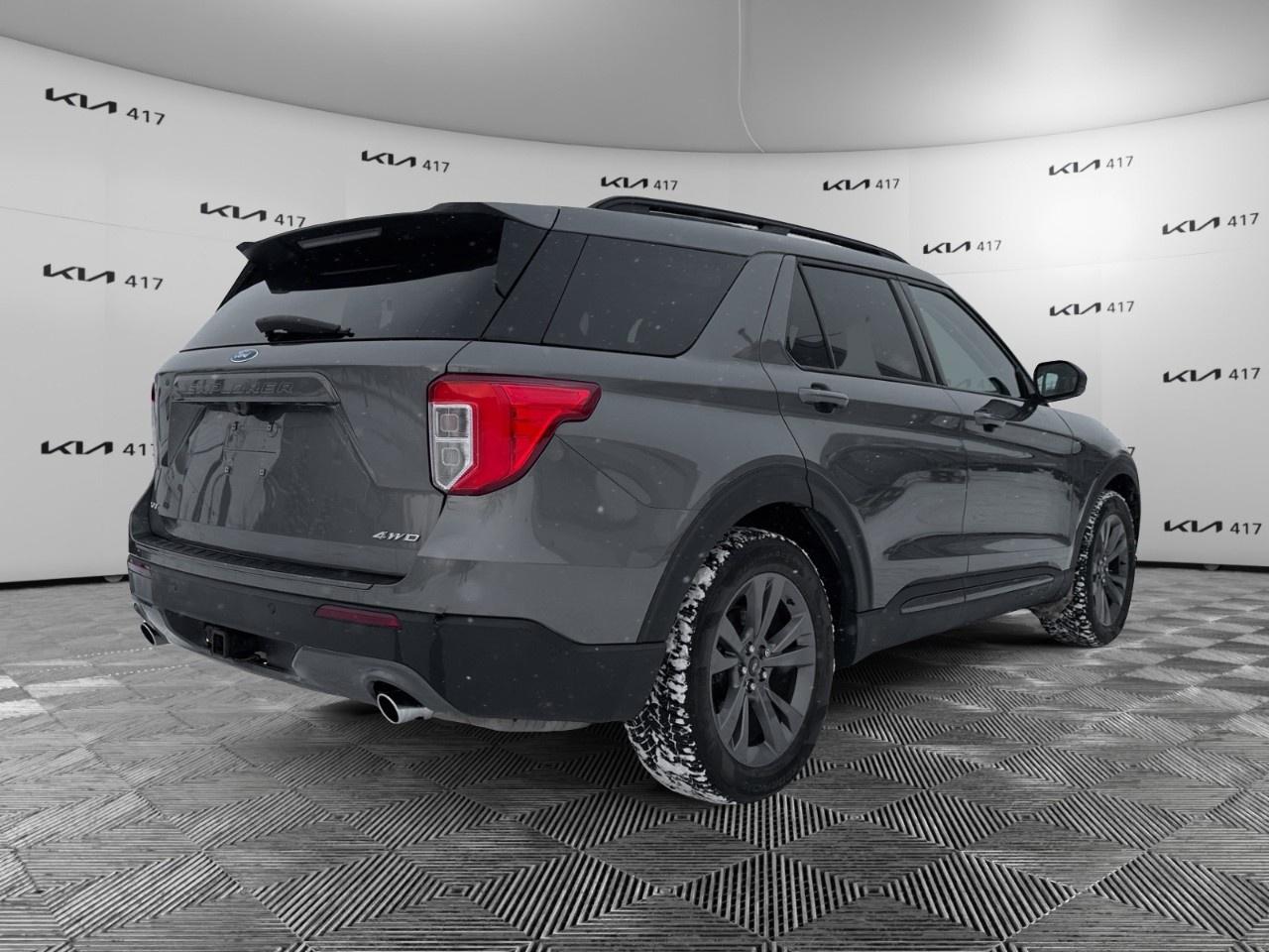 2021 Ford Explorer XLT 4WD Photo