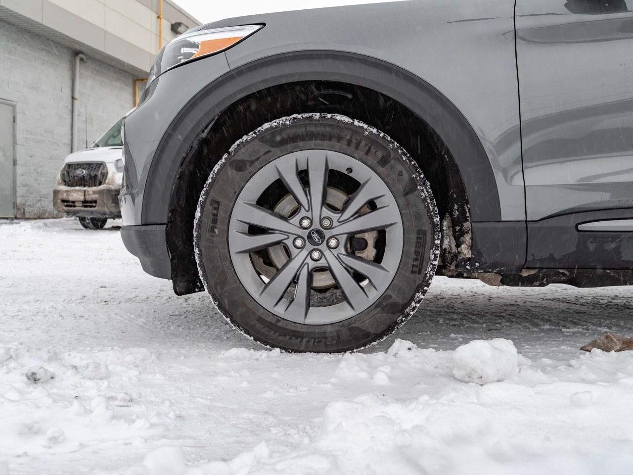 2021 Ford Explorer XLT 4WD Photo